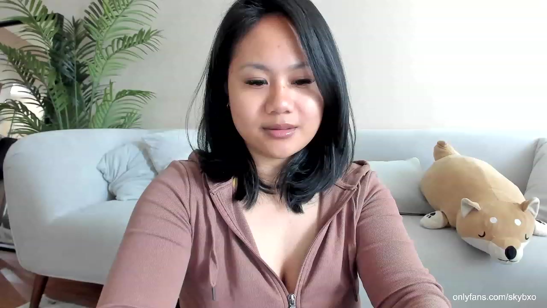 Gallery image thumbnail from SkyB_'s myfreecams stream on, 04/19/2023, 20:23 image 4 of 20