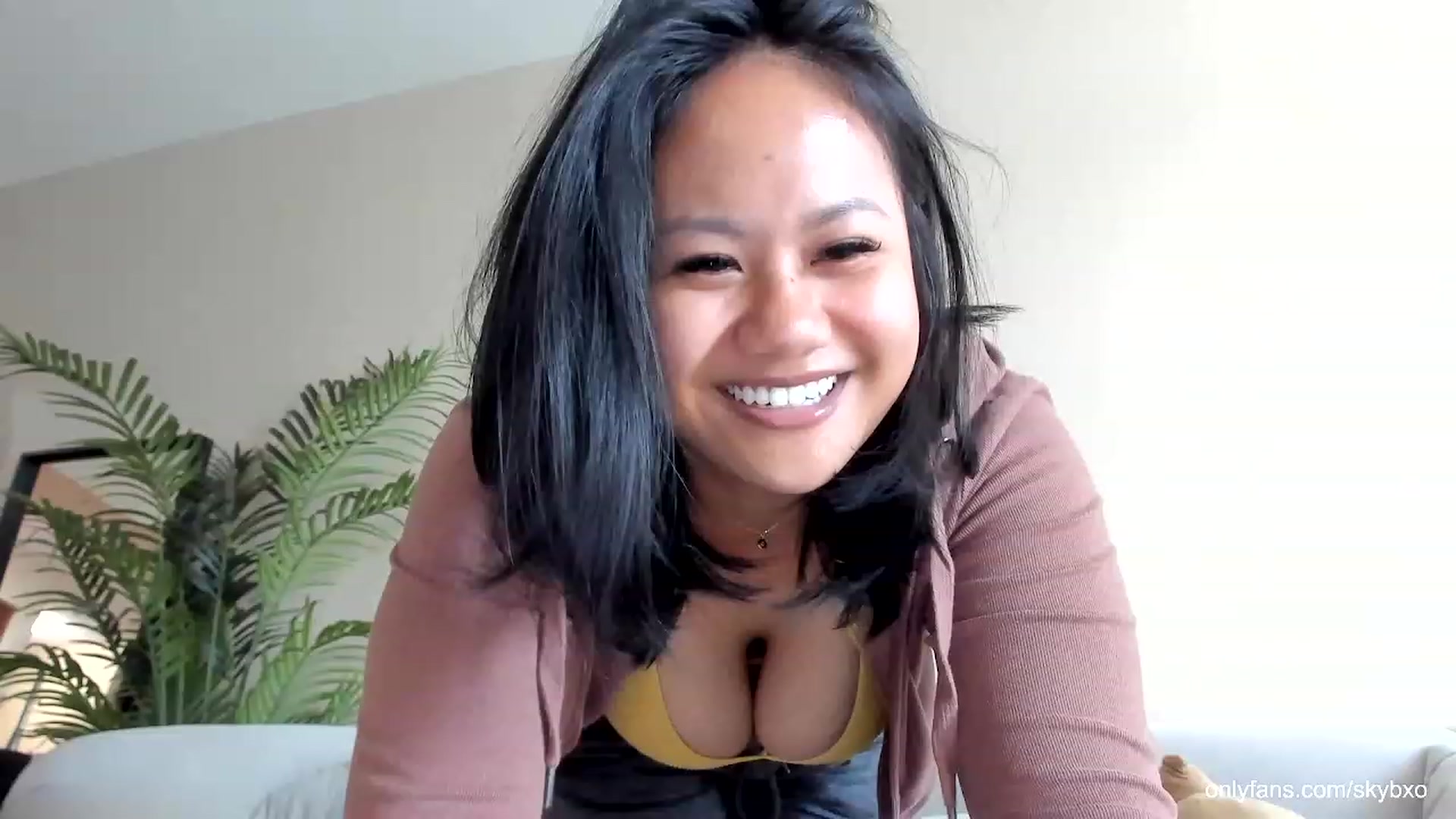 Gallery image thumbnail from SkyB_'s myfreecams stream on, 04/19/2023, 20:23 image 20 of 20