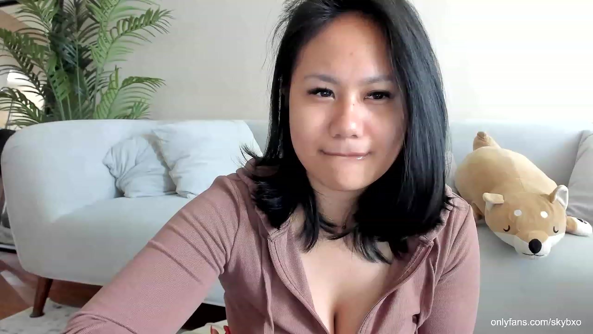 Gallery image thumbnail from SkyB_'s myfreecams stream on, 04/19/2023, 20:23 image 1 of 20