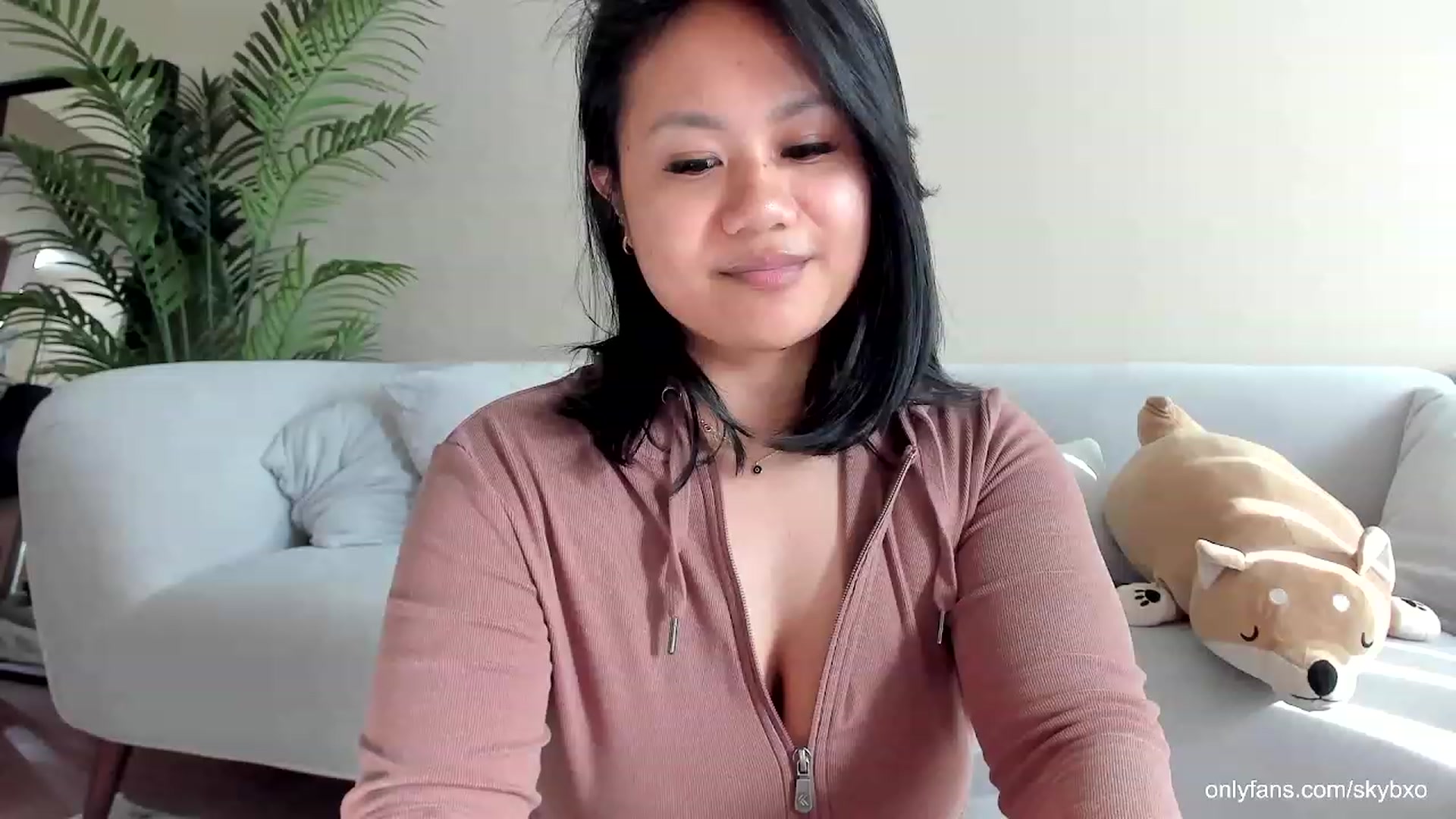 Gallery image thumbnail from SkyB_'s myfreecams stream on, 04/19/2023, 22:01 image 9 of 20