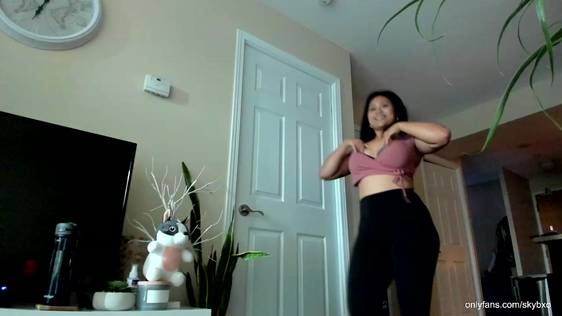Gallery image thumbnail from SkyB_'s myfreecams stream on, 08/10/2023, 24:33 image 1 of 20