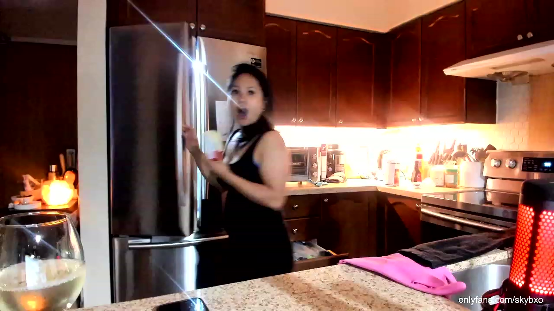 Gallery image thumbnail from SkyB_'s myfreecams stream on, 08/19/2023, 01:13 image 20 of 20