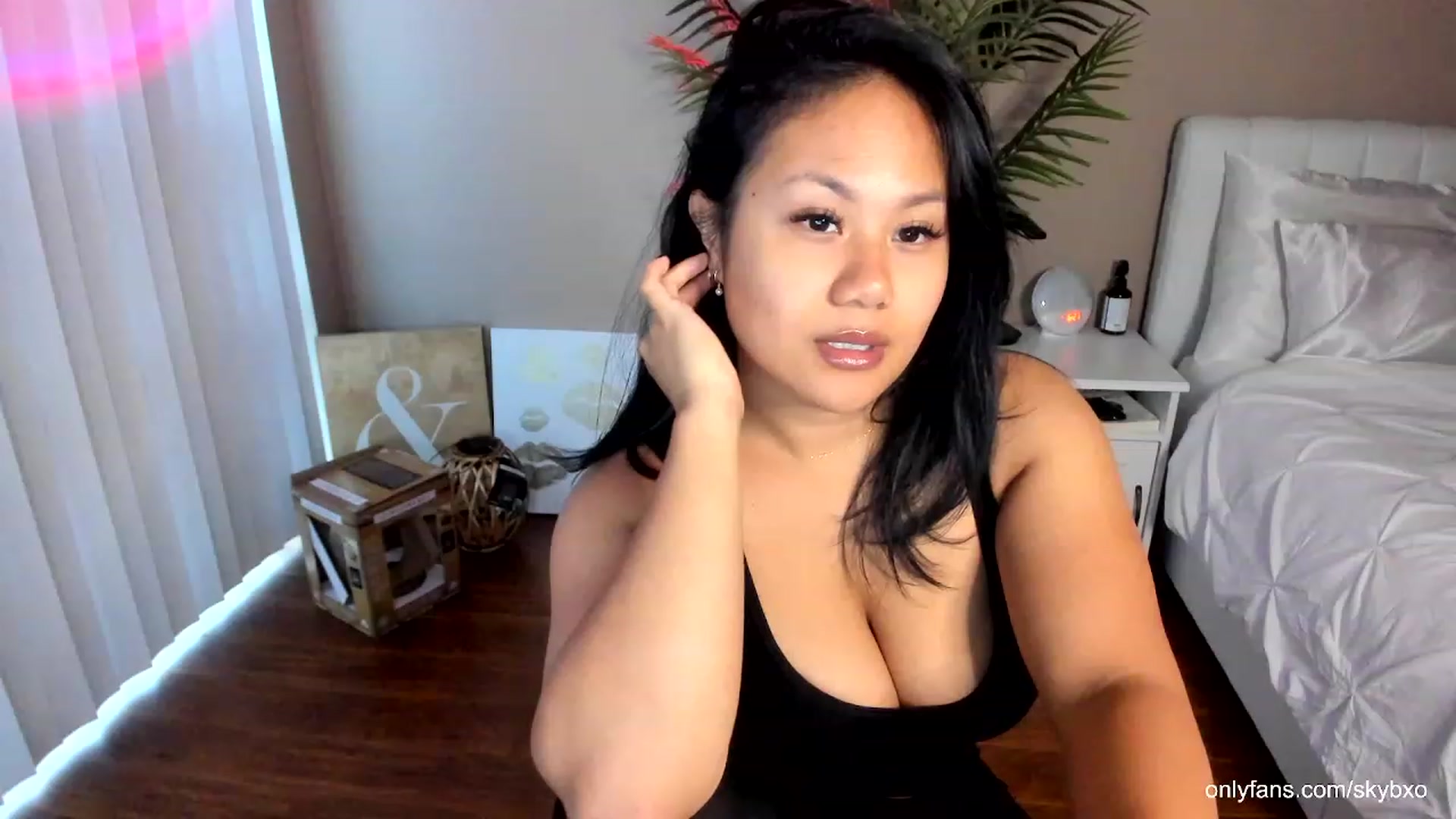 Gallery image thumbnail from SkyB_'s myfreecams stream on, 10/08/2023, 23:20 image 2 of 20
