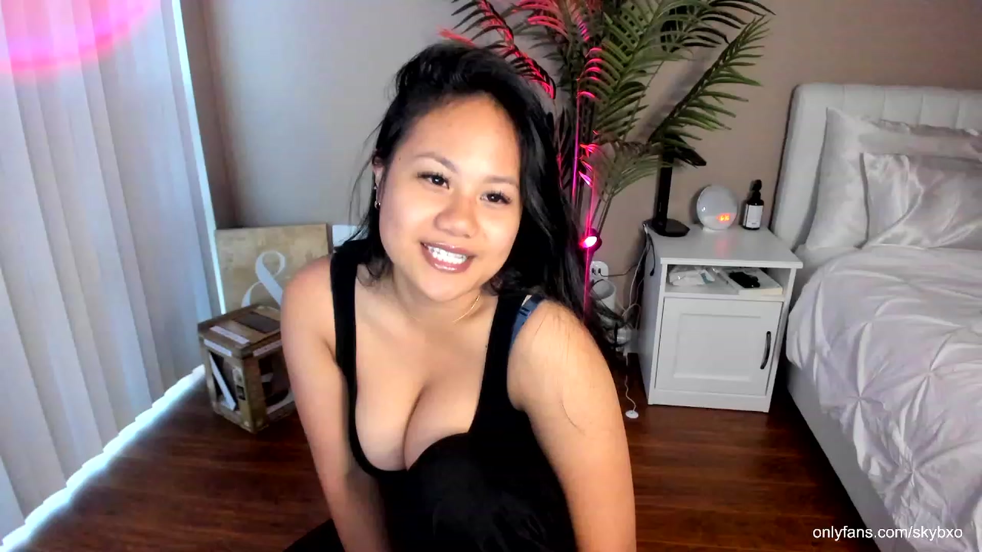 Gallery image thumbnail from SkyB_'s myfreecams stream on, 10/08/2023, 23:20 image 3 of 20