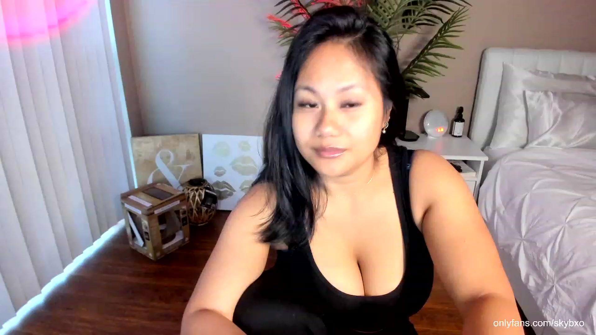 Gallery image thumbnail from SkyB_'s myfreecams stream on, 10/08/2023, 23:20 image 5 of 20