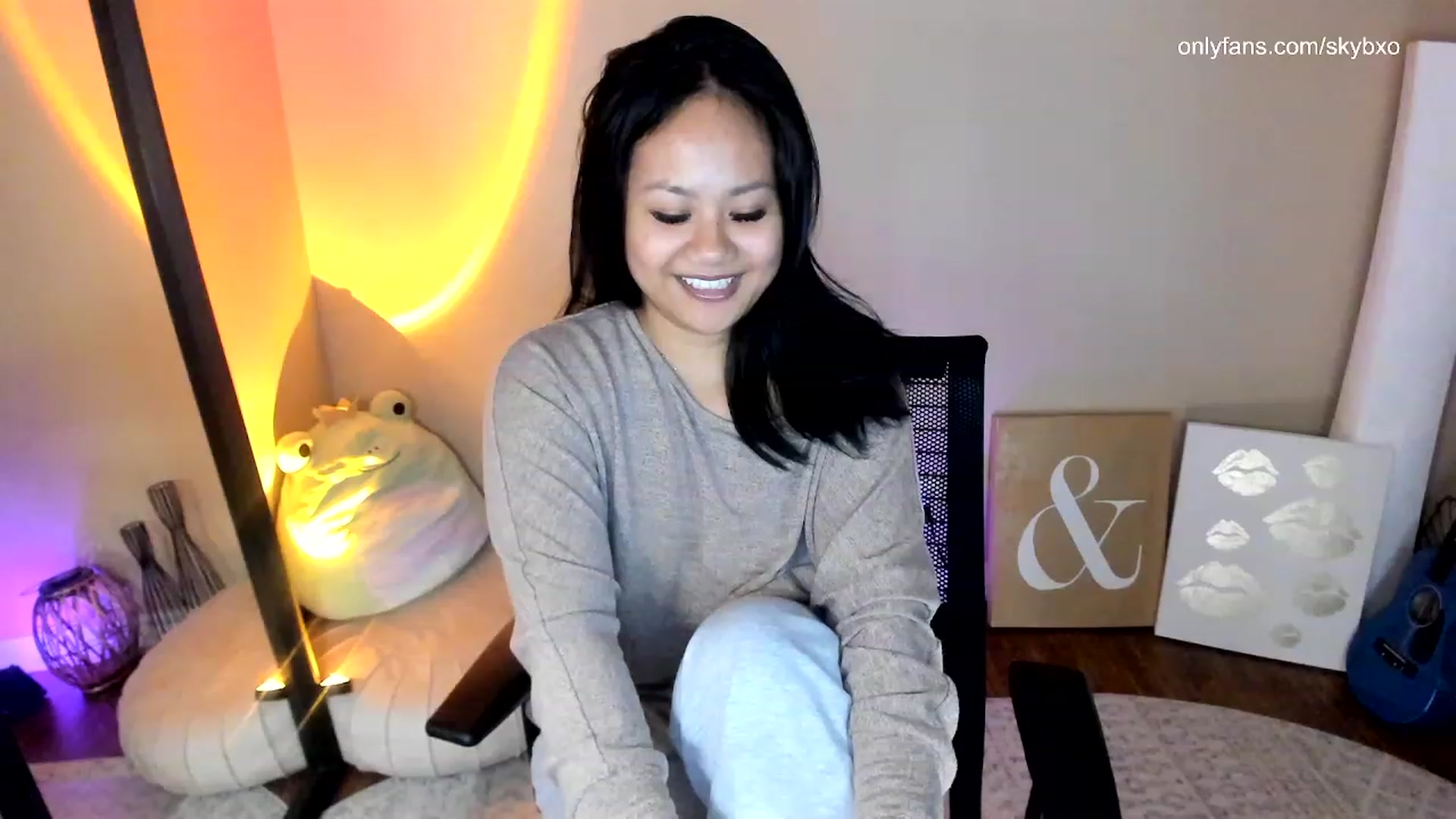 Gallery image thumbnail from SkyB_'s myfreecams stream on, 10/19/2023, 03:03 image 5 of 20