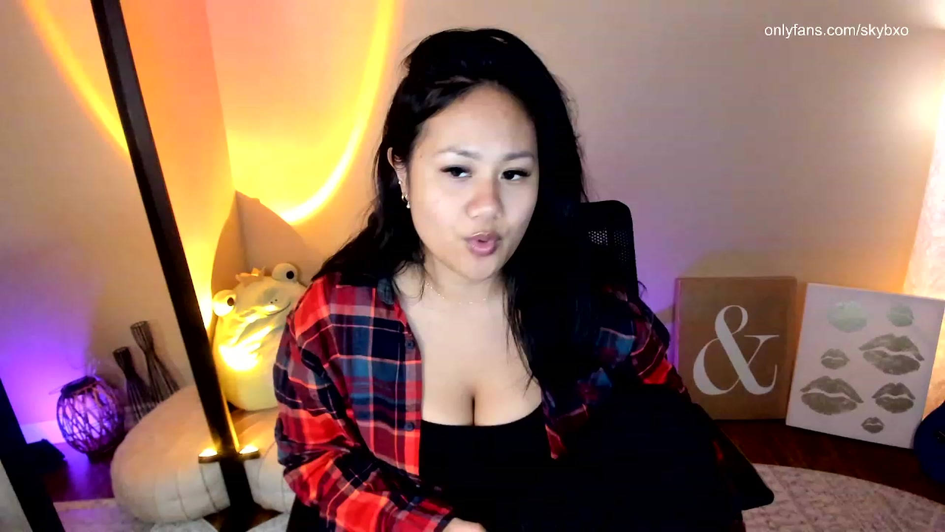 Gallery image thumbnail from SkyB_'s myfreecams stream on, 10/20/2023, 03:31 image 7 of 20