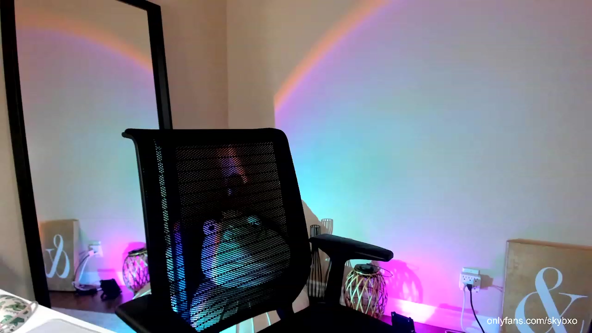 Gallery image thumbnail from SkyB_'s myfreecams stream on, 10/29/2023, 03:19 image 9 of 20