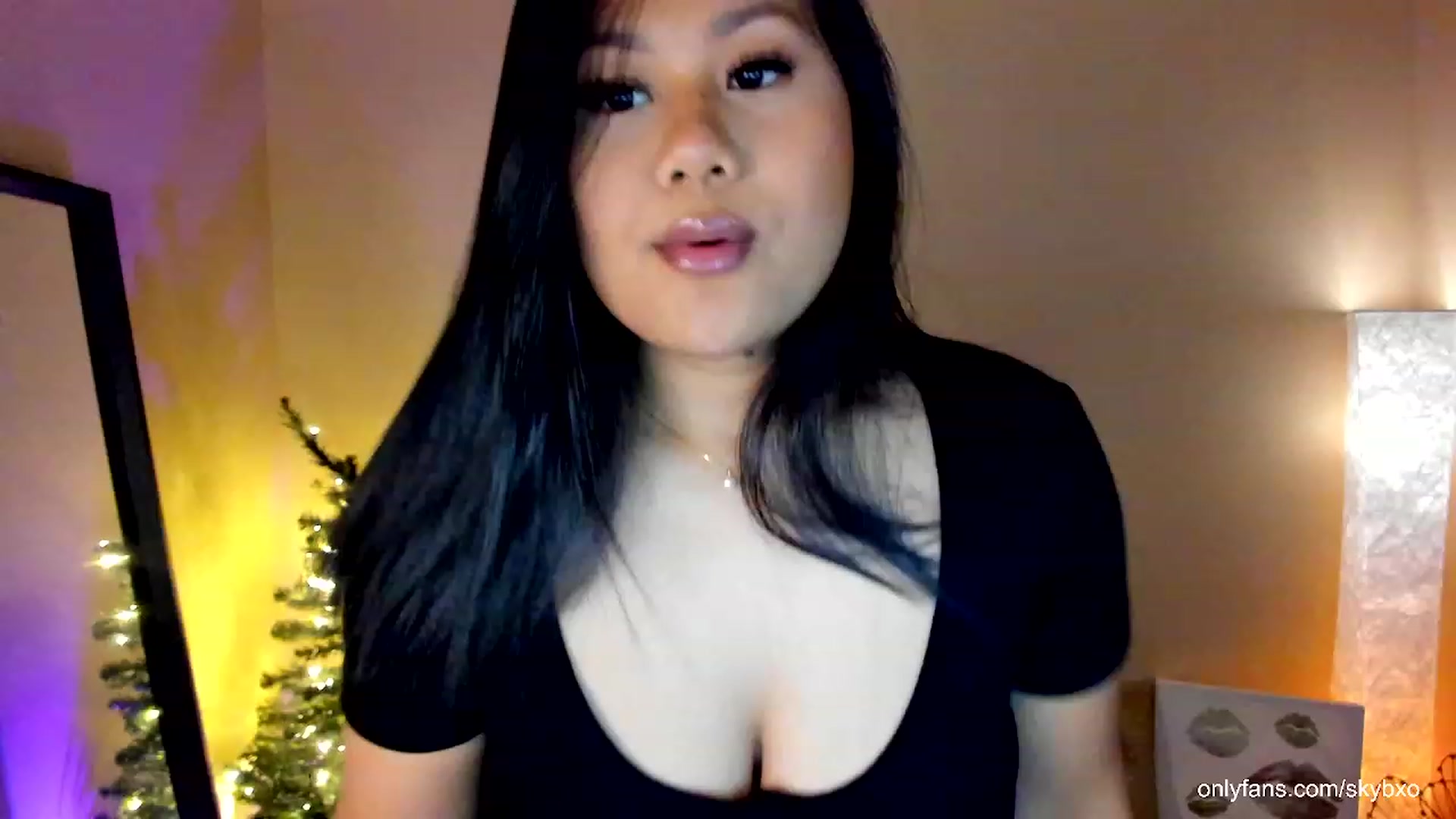 Gallery image thumbnail from SkyB_'s myfreecams stream on, 12/03/2023, 24:32 image 16 of 20