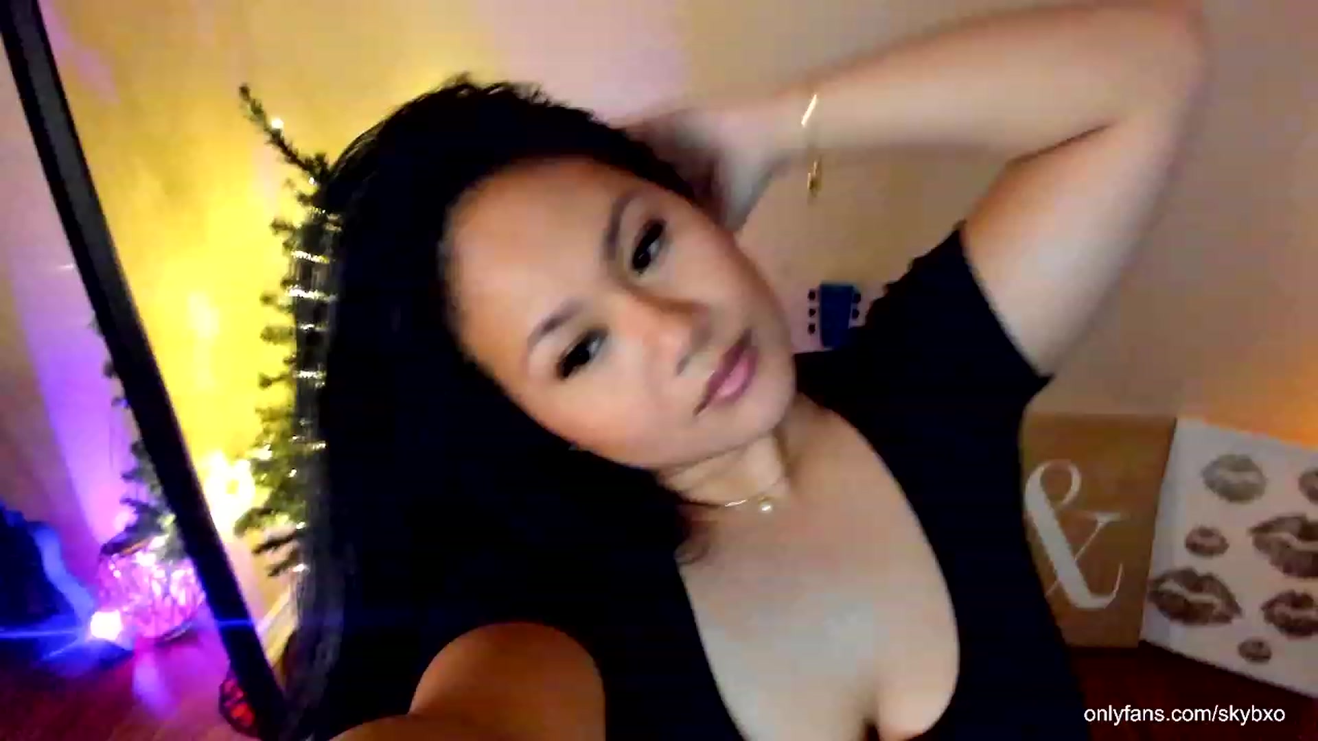 Gallery image thumbnail from SkyB_'s myfreecams stream on, 12/03/2023, 24:32 image 20 of 20