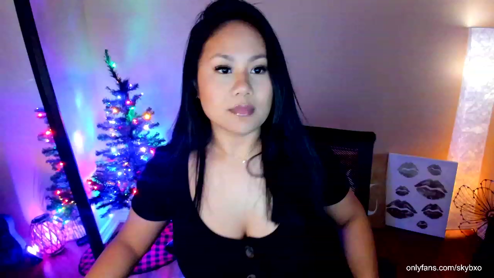 Gallery image thumbnail from SkyB_'s myfreecams stream on, 12/03/2023, 24:32 image 6 of 20