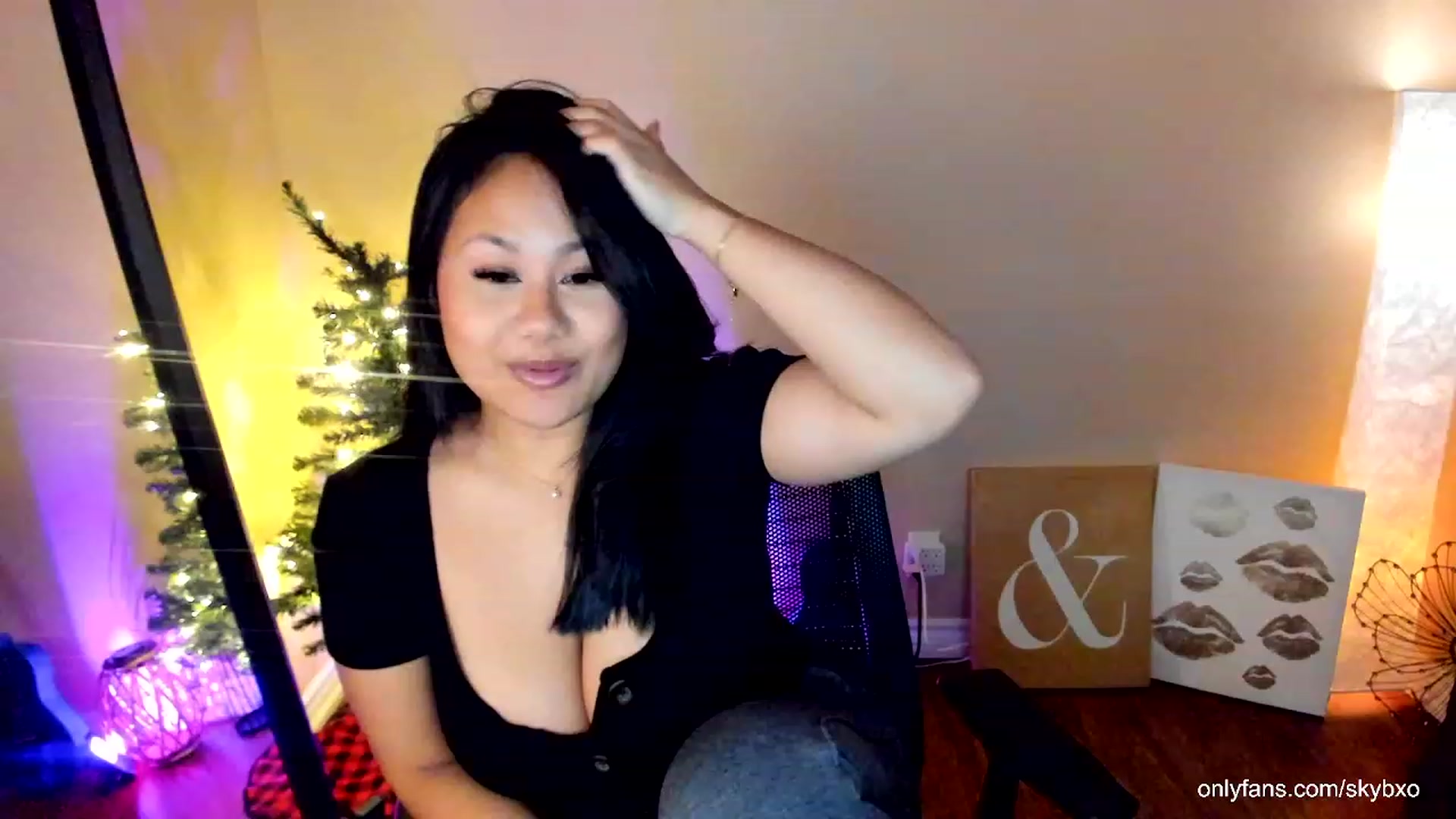 Gallery image thumbnail from SkyB_'s myfreecams stream on, 12/03/2023, 04:06 image 12 of 20
