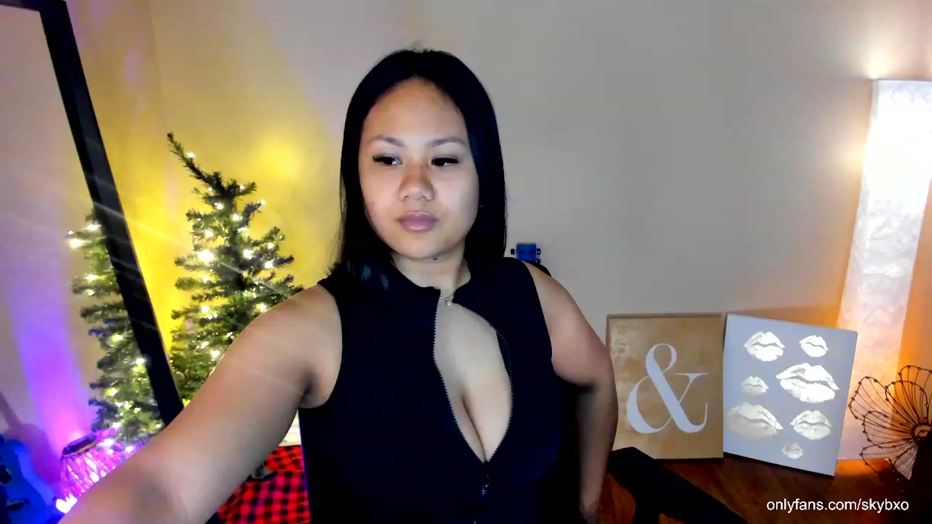 Gallery image thumbnail from SkyB_'s myfreecams stream on, 12/04/2023, 02:17 image 12 of 20
