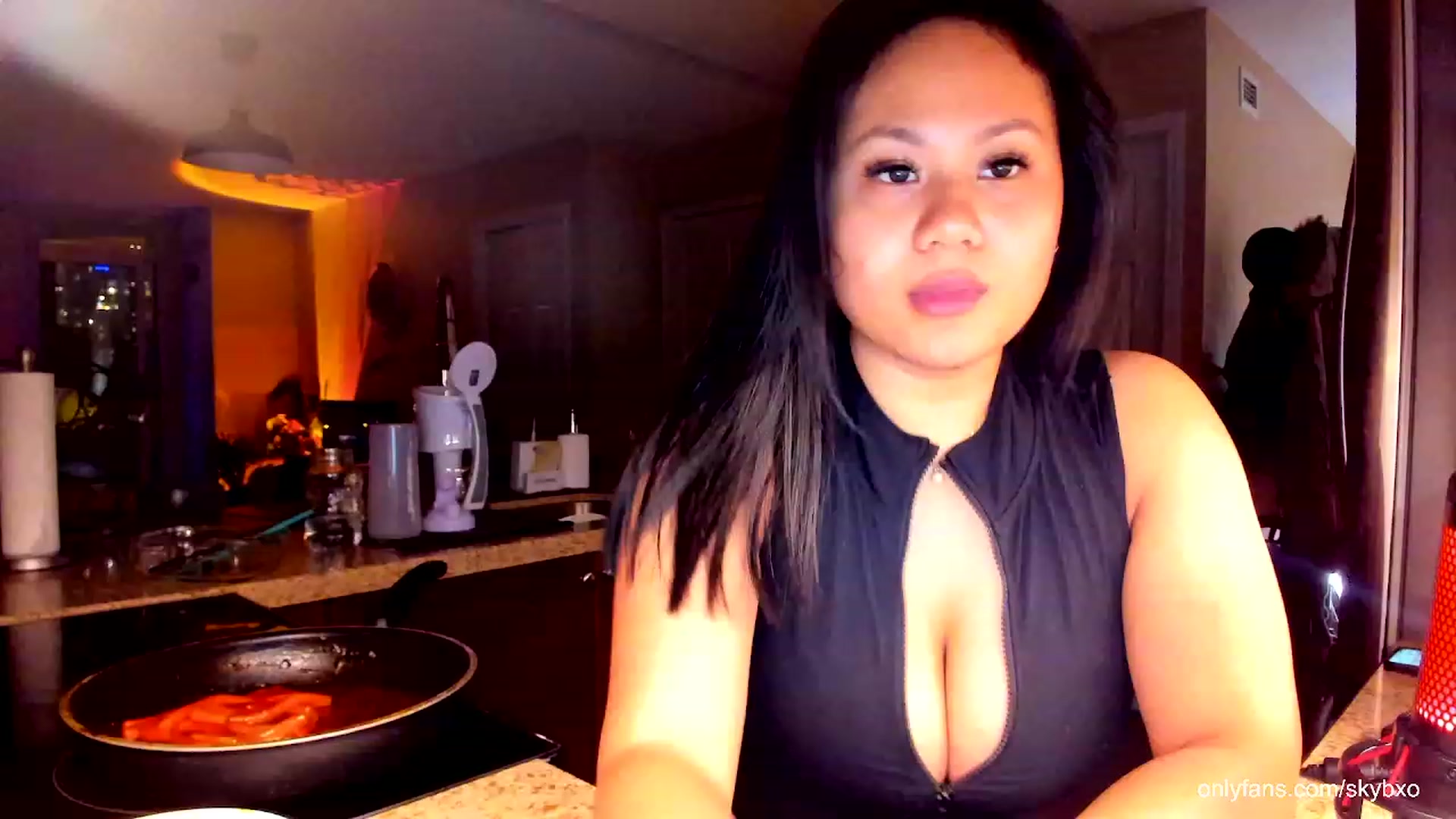 Gallery image thumbnail from SkyB_'s myfreecams stream on, 12/04/2023, 02:48 image 14 of 20