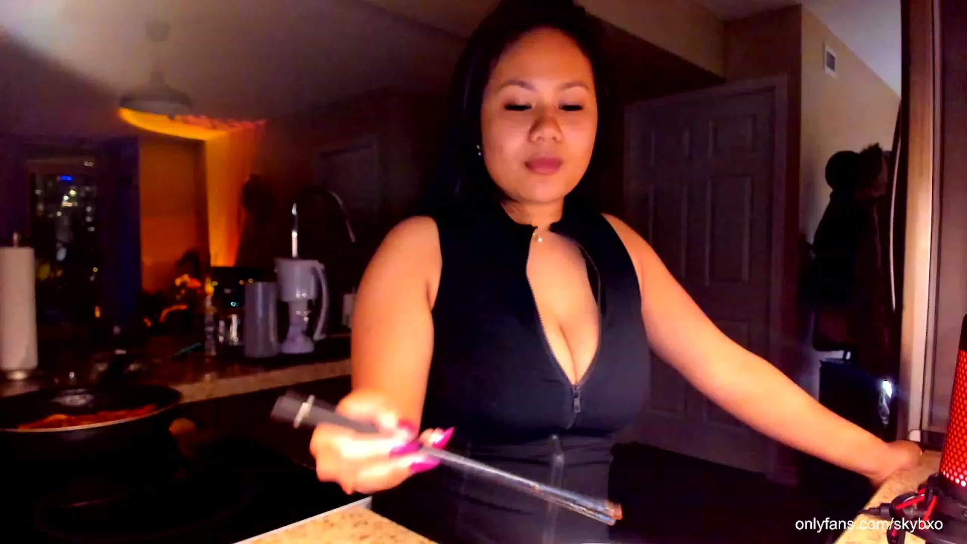 Gallery image thumbnail from SkyB_'s myfreecams stream on, 12/04/2023, 02:48 image 2 of 20