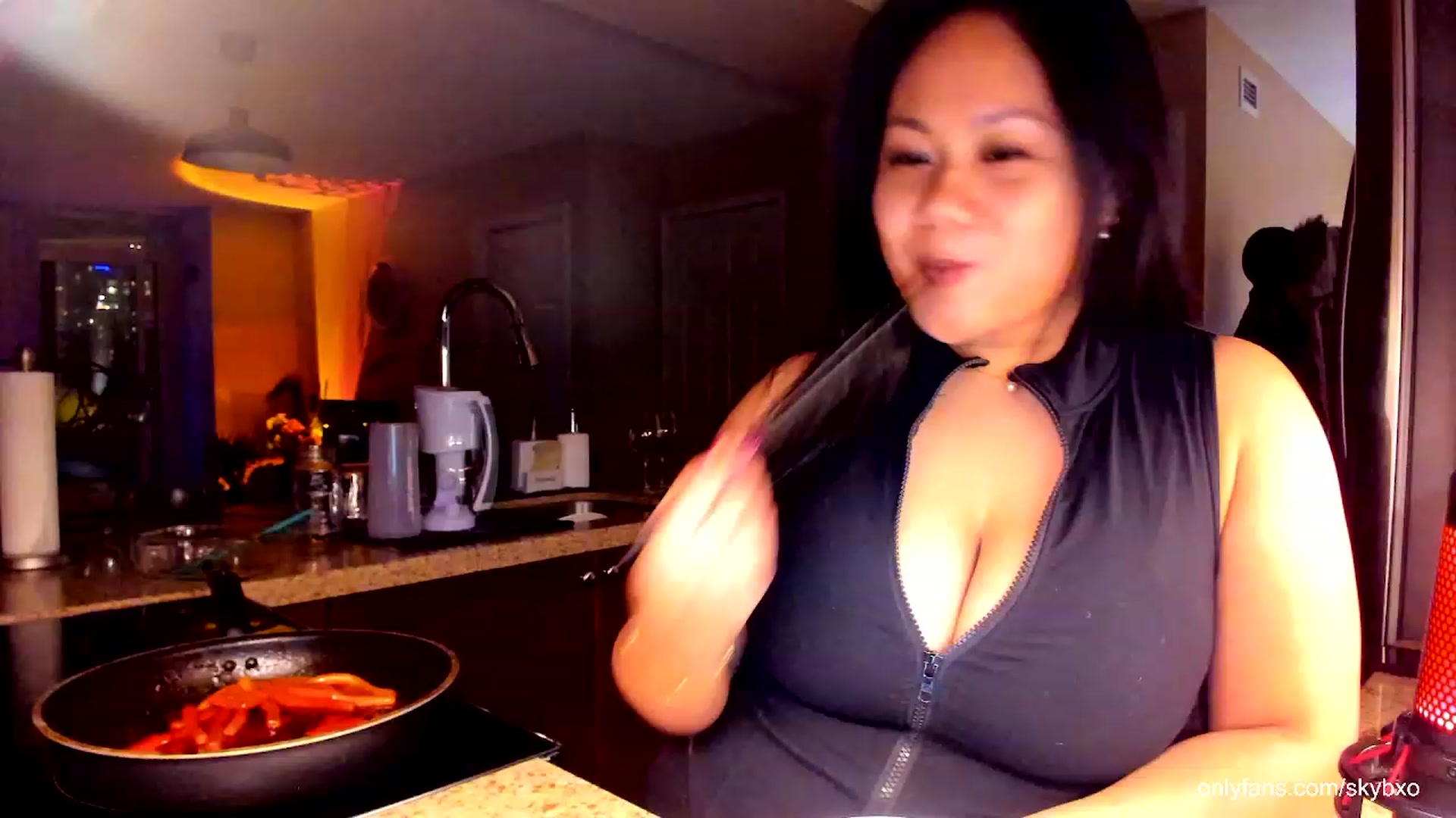 Gallery image thumbnail from SkyB_'s myfreecams stream on, 12/04/2023, 02:48 image 8 of 20