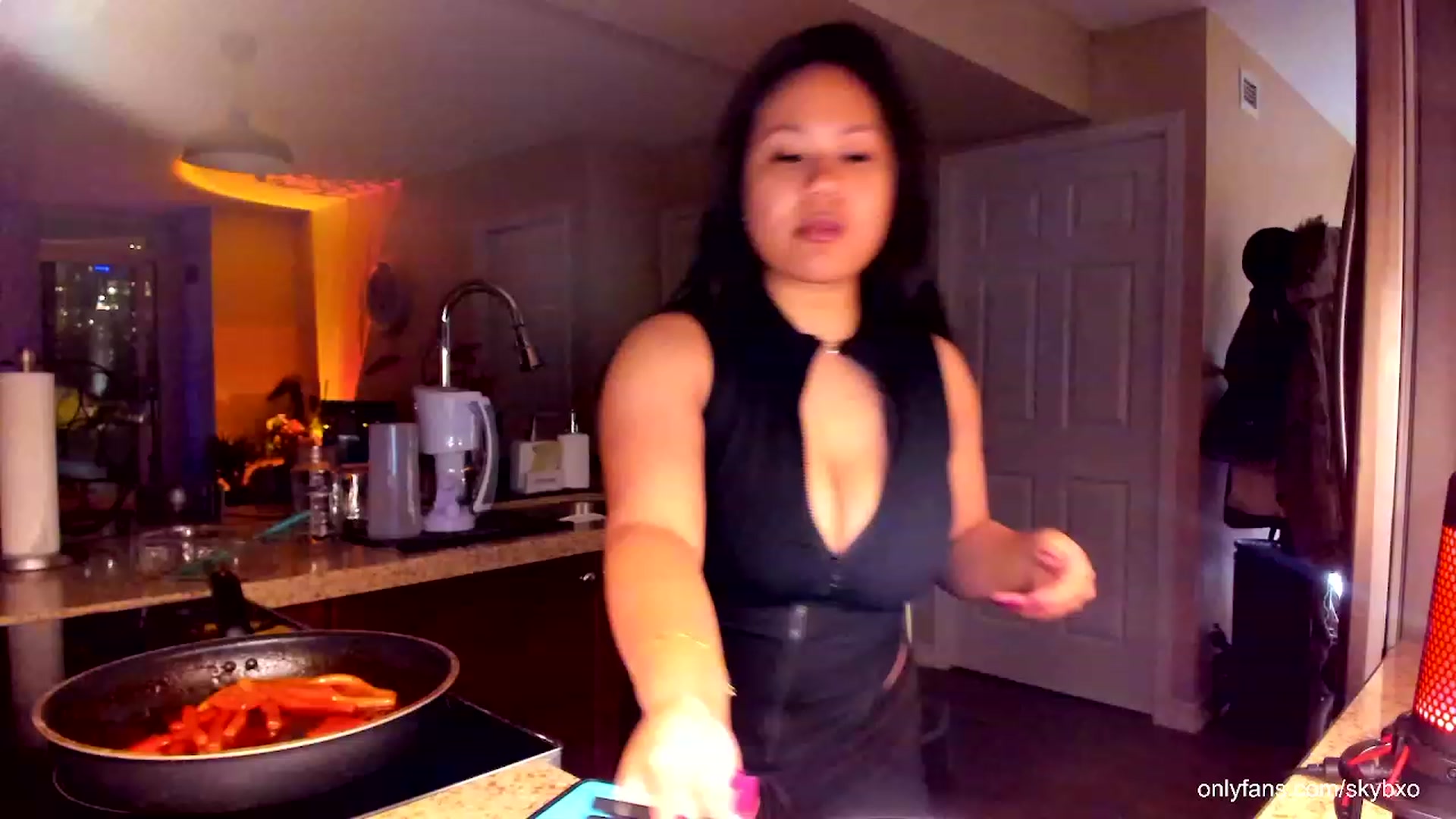 Gallery image thumbnail from SkyB_'s myfreecams stream on, 12/04/2023, 02:48 image 9 of 20