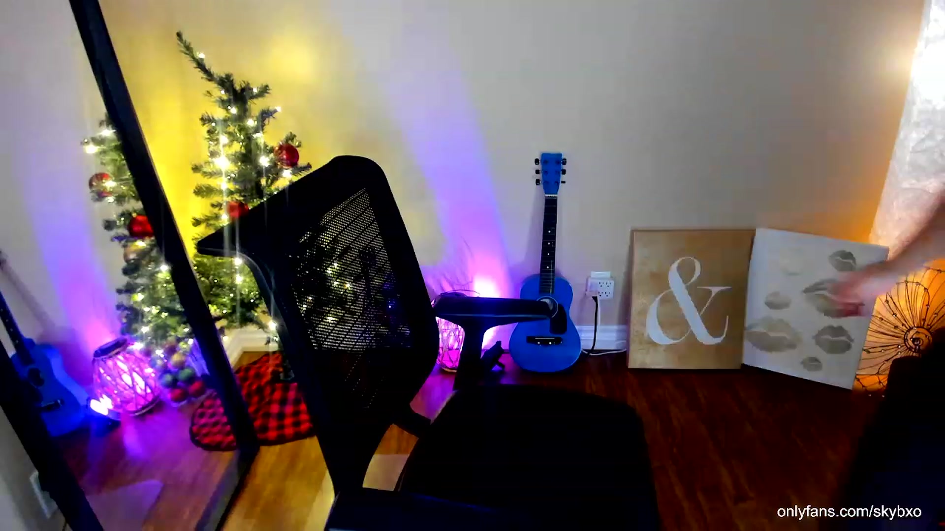 Gallery image thumbnail from SkyB_'s myfreecams stream on, 12/07/2023, 02:21 image 10 of 20