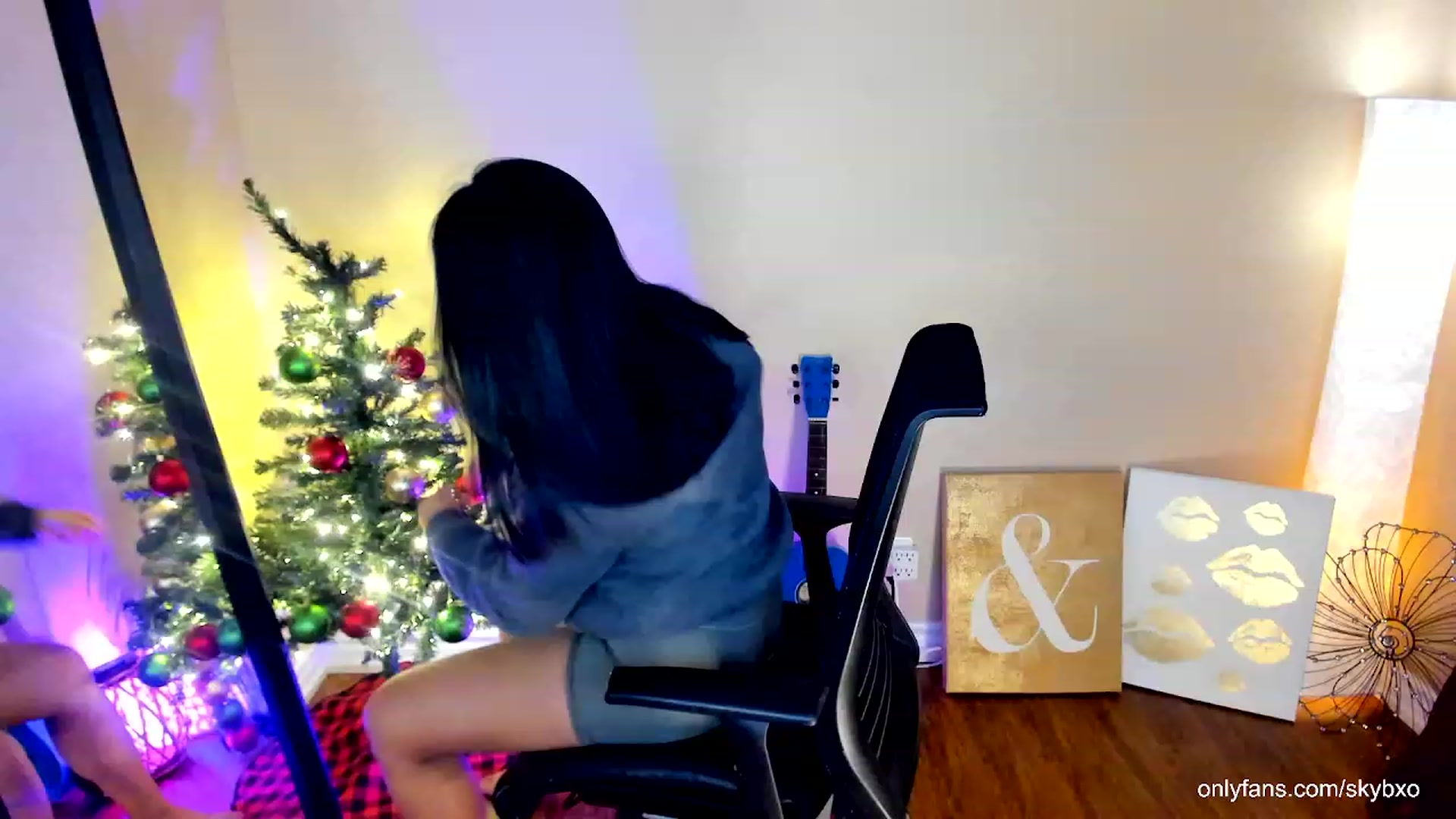 Gallery image thumbnail from SkyB_'s myfreecams stream on, 12/12/2023, 02:59 image 15 of 20
