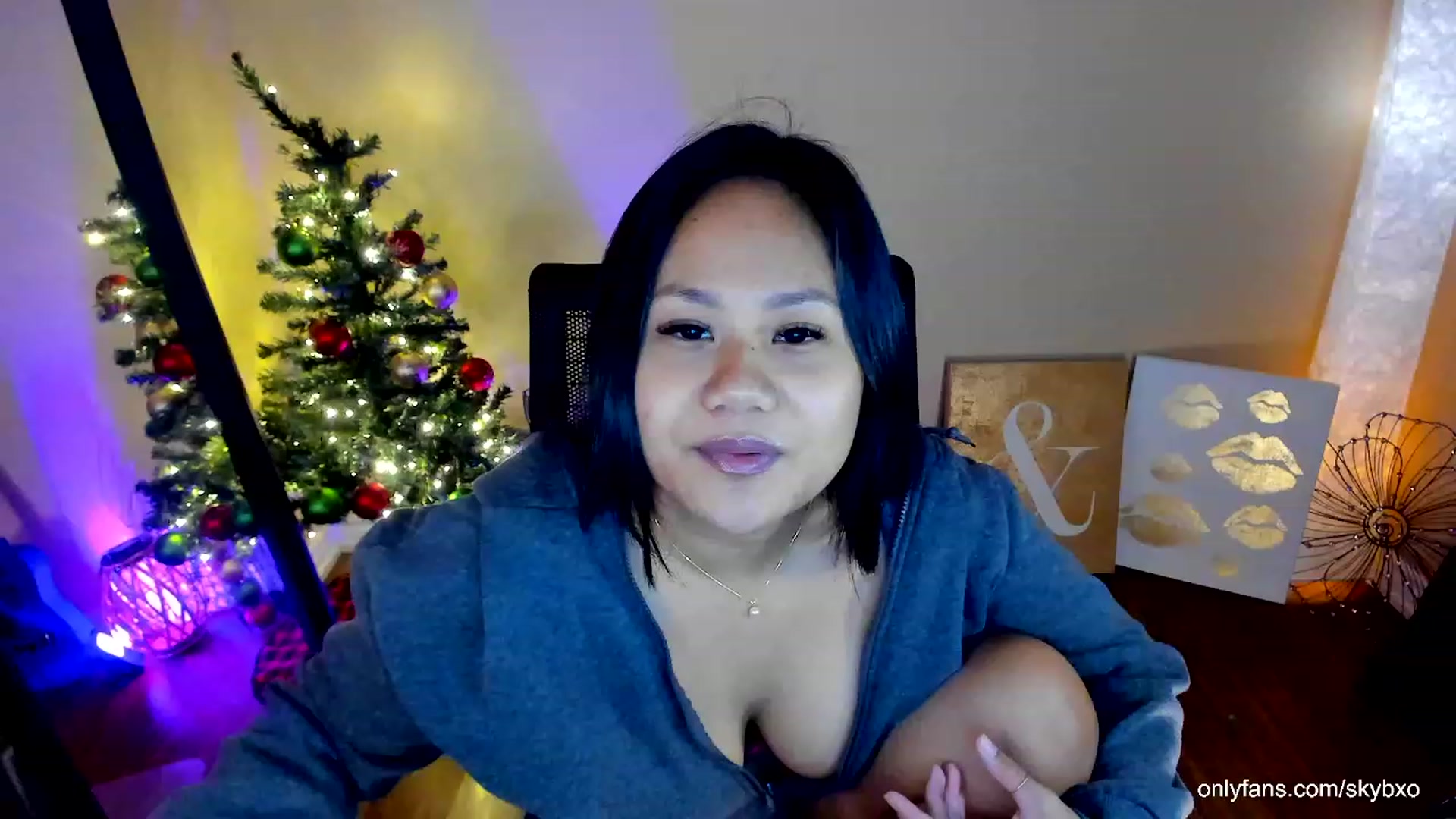 Gallery image thumbnail from SkyB_'s myfreecams stream on, 12/12/2023, 02:59 image 8 of 20
