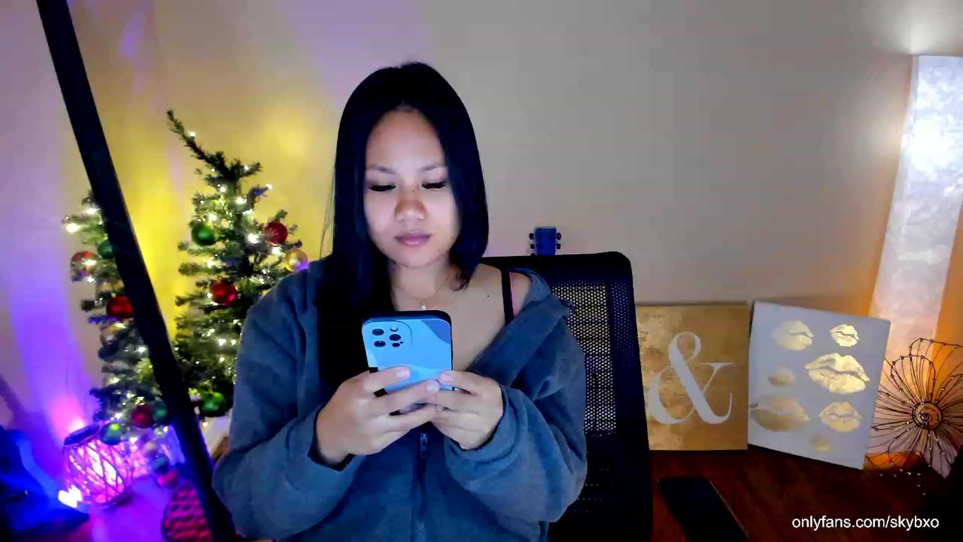 Gallery image thumbnail from SkyB_'s myfreecams stream on, 12/12/2023, 02:59 image 13 of 20