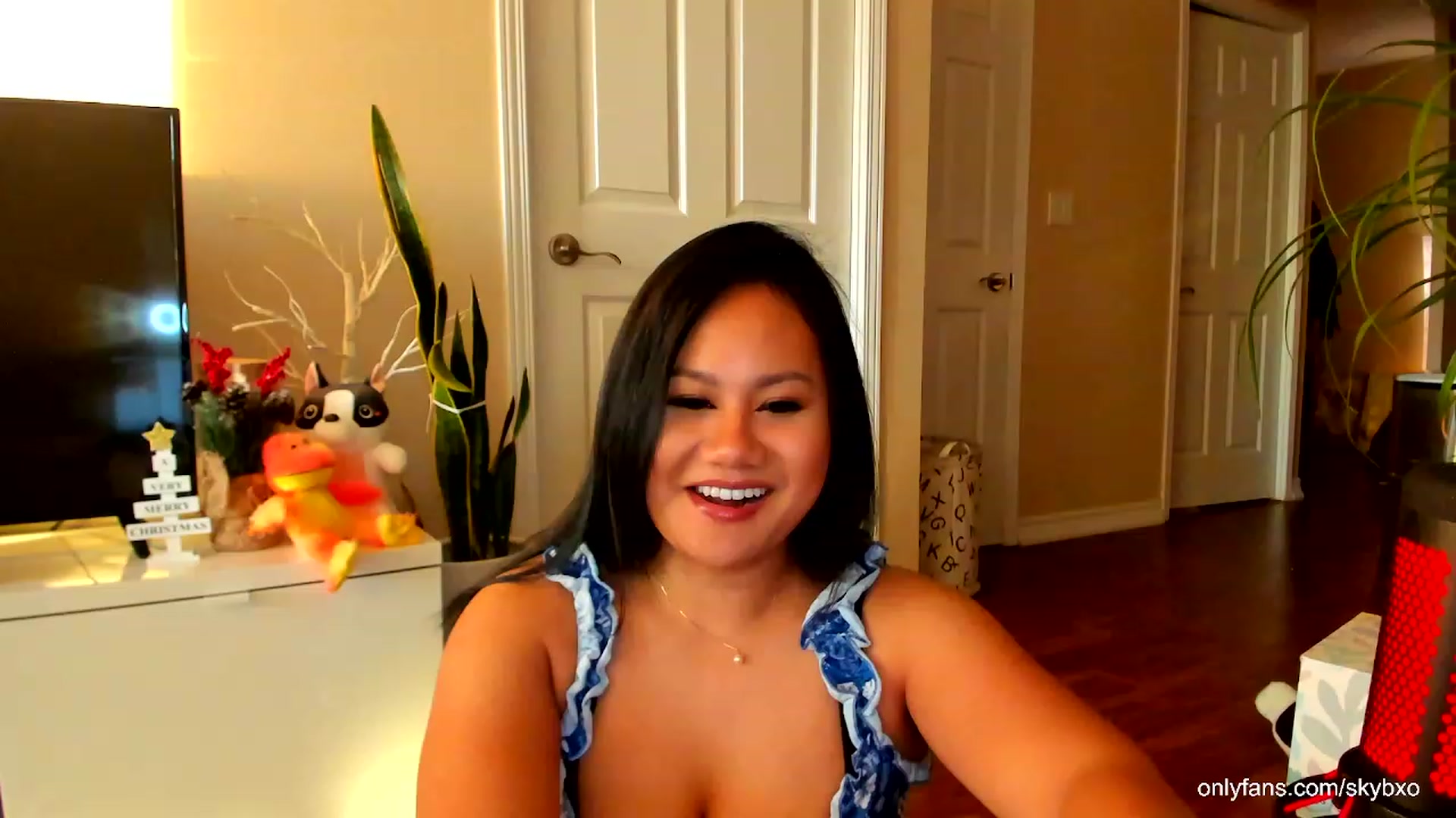 Gallery image thumbnail from SkyB_'s myfreecams stream on, 12/15/2023, 21:04 image 18 of 20