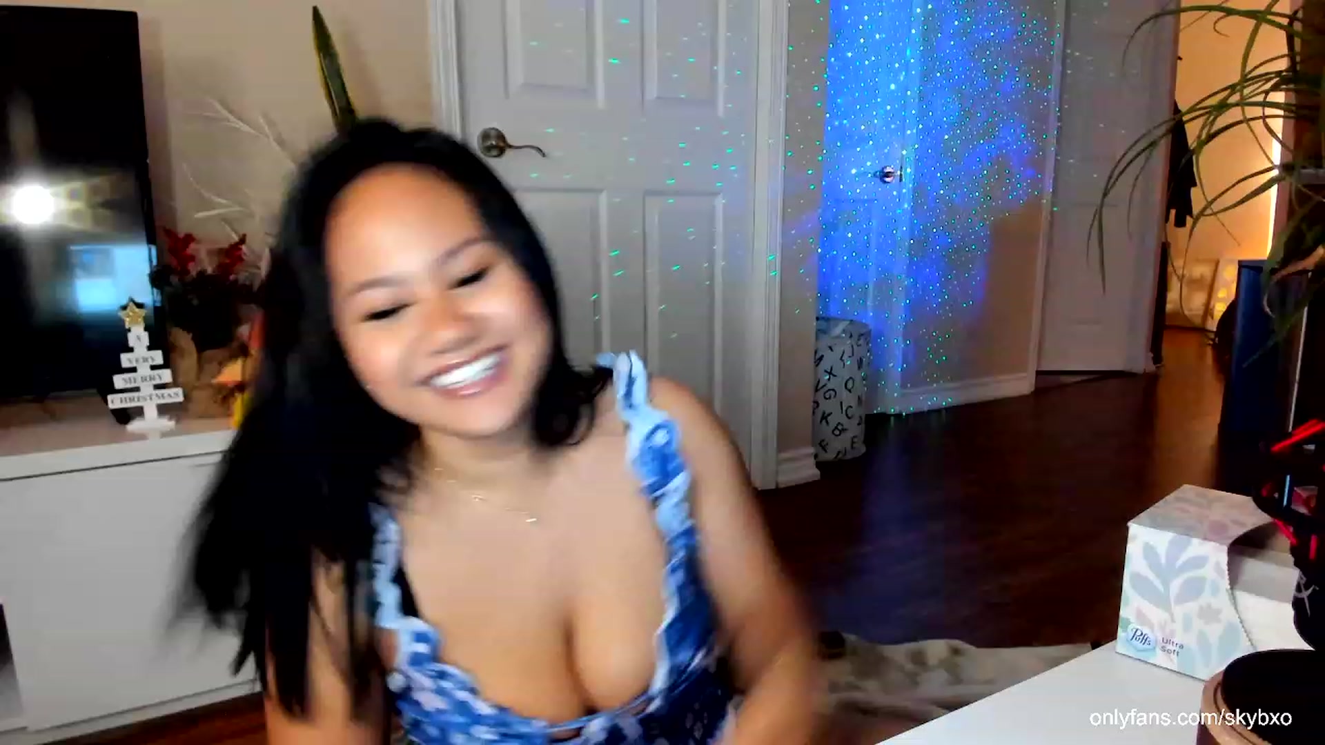 Gallery image thumbnail from SkyB_'s myfreecams stream on, 12/15/2023, 23:22 image 20 of 20