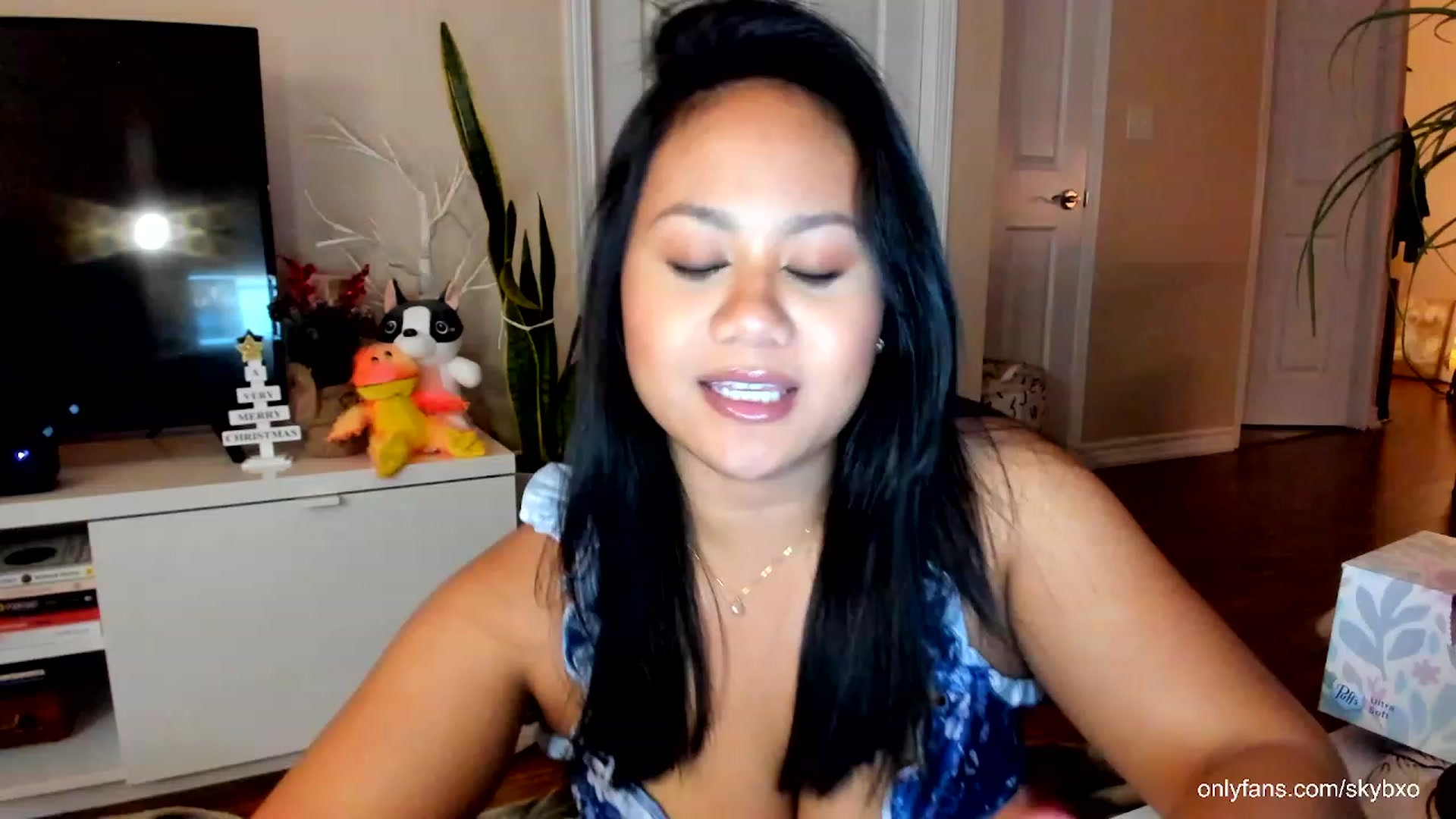Gallery image thumbnail from SkyB_'s myfreecams stream on, 12/15/2023, 23:22 image 4 of 20
