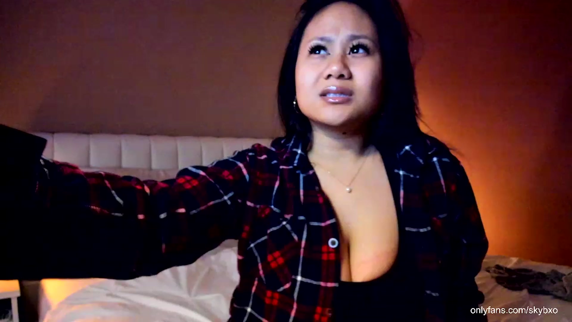 Gallery image thumbnail from SkyB_'s myfreecams stream on, 12/24/2023, 02:51 image 7 of 20
