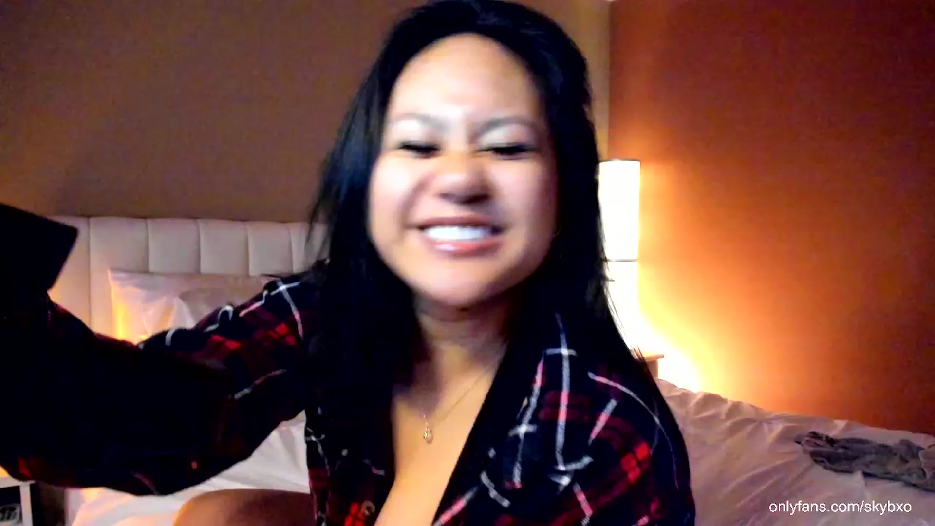 Gallery image thumbnail from SkyB_'s myfreecams stream on, 12/24/2023, 02:51 image 5 of 20