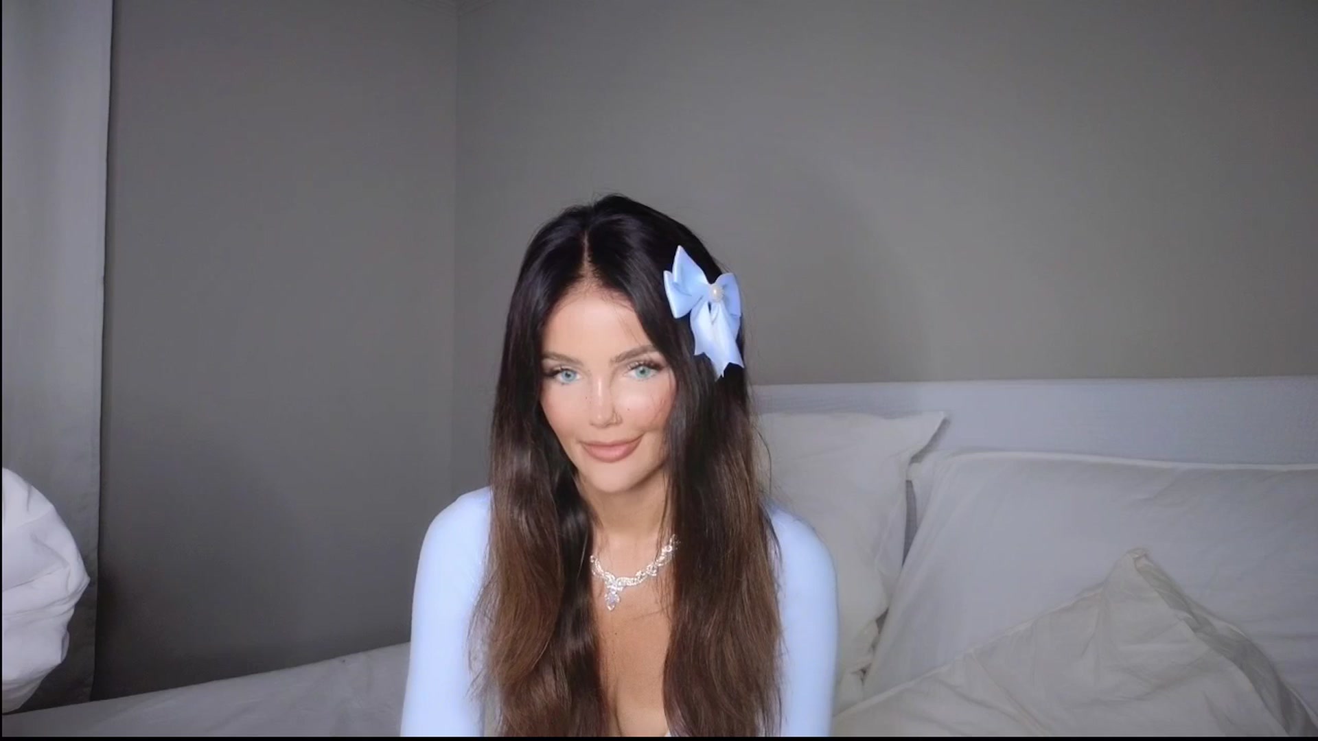Gallery image thumbnail from SkyBella's myfreecams stream on, 07/06/2025, 23:55 image 6 of 20