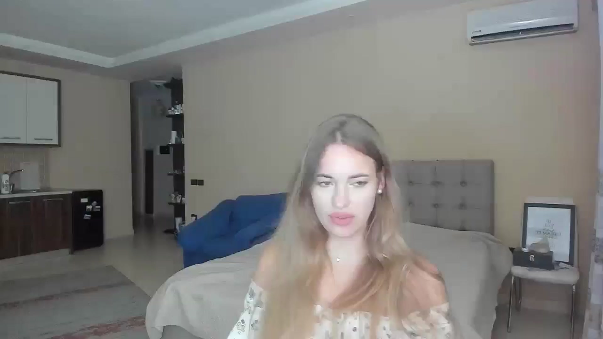 Gallery image thumbnail from SkySunFlower's myfreecams stream on, 05/26/2024, 18:26 image 4 of 20