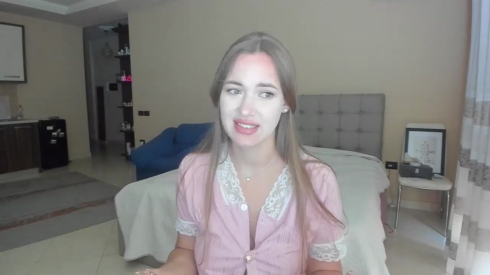 Gallery image thumbnail from SkySunFlower's myfreecams stream on, 06/01/2024, 19:00 image 5 of 20