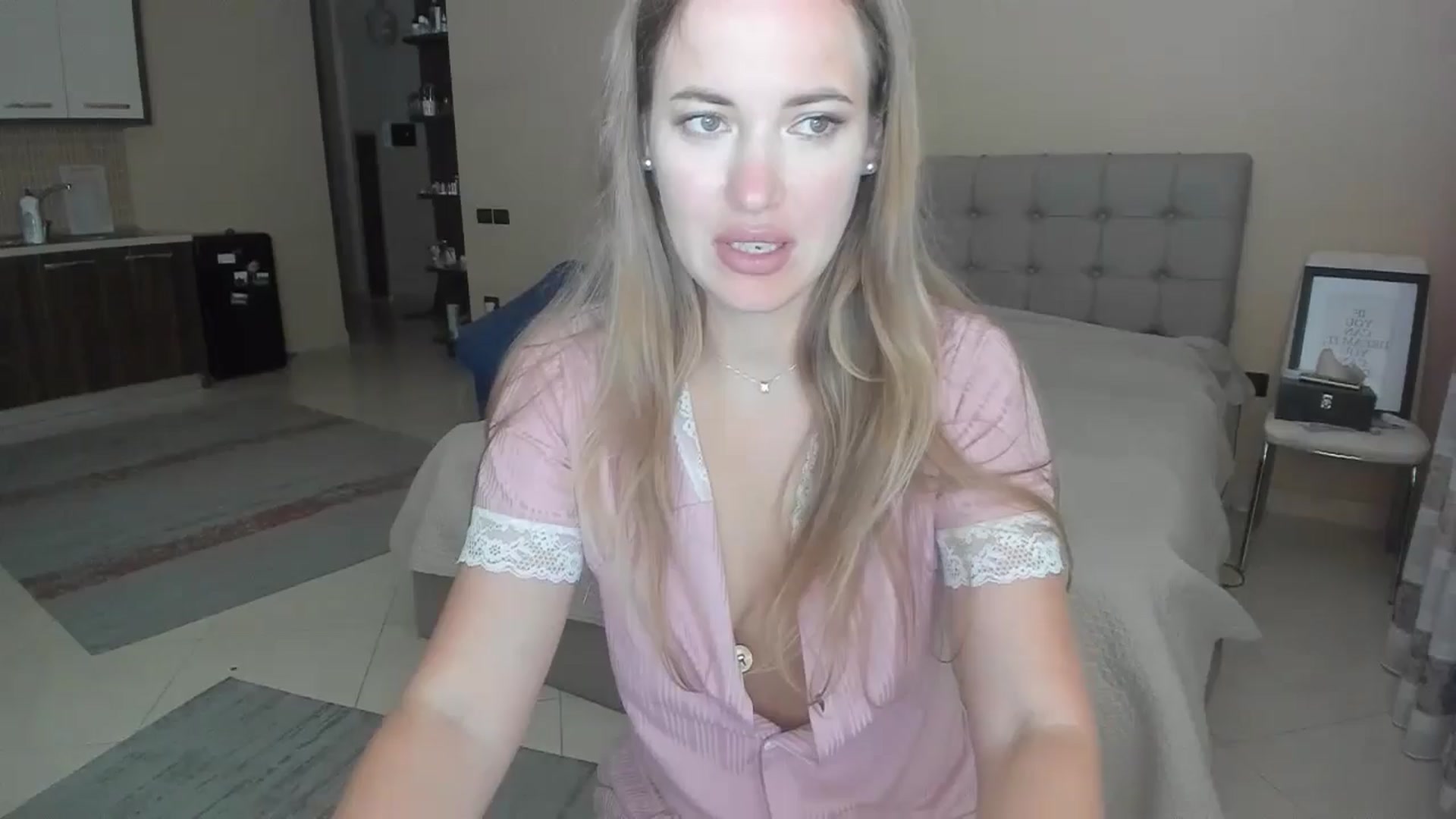 Gallery image thumbnail from SkySunFlower's myfreecams stream on, 06/02/2024, 18:56 image 9 of 20