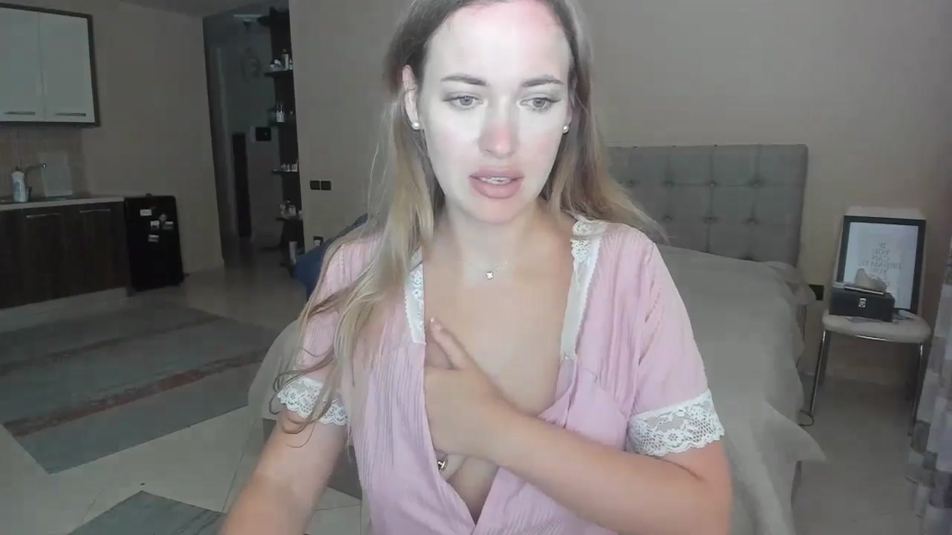 Gallery image thumbnail from SkySunFlower's myfreecams stream on, 06/02/2024, 18:56 image 2 of 20