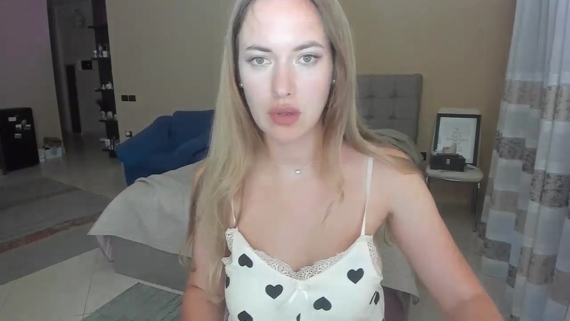Gallery image thumbnail from SkySunFlower's myfreecams stream on, 06/04/2024, 18:17 image 5 of 20