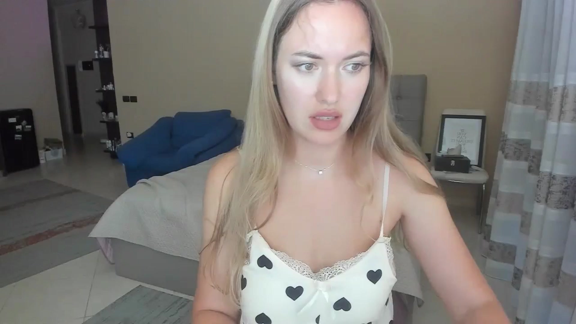 Gallery image thumbnail from SkySunFlower's myfreecams stream on, 06/04/2024, 18:17 image 6 of 20