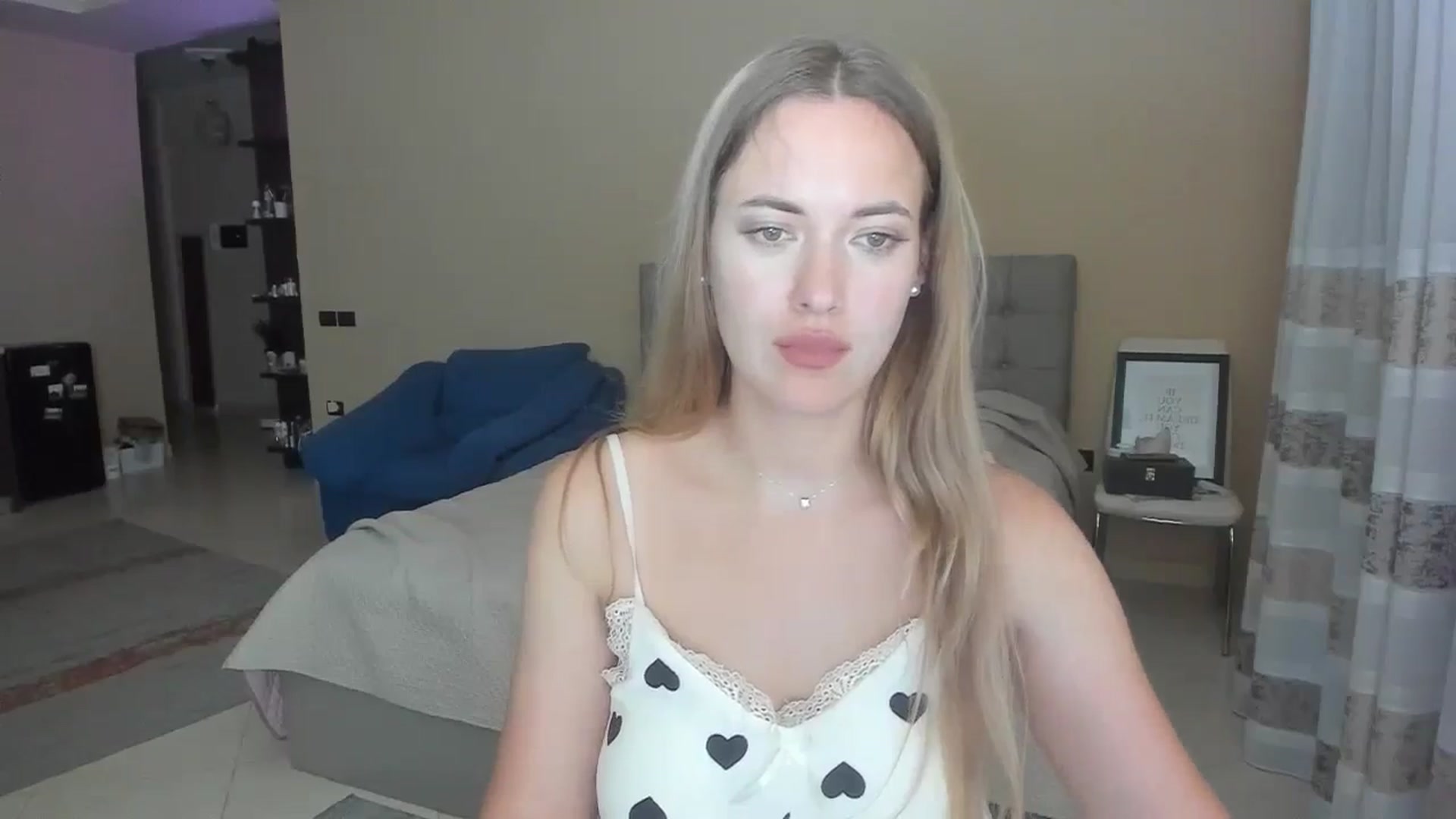 Gallery image thumbnail from SkySunFlower's myfreecams stream on, 06/04/2024, 18:17 image 16 of 20