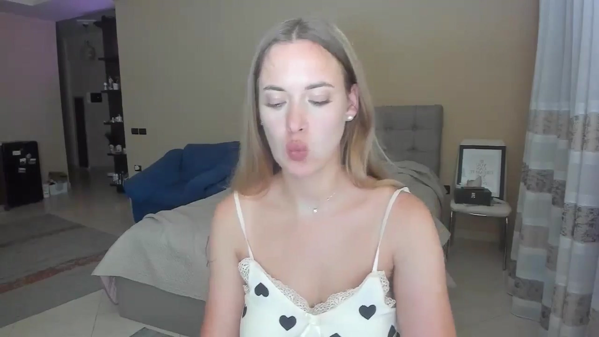 Gallery image thumbnail from SkySunFlower's myfreecams stream on, 06/04/2024, 18:17 image 20 of 20