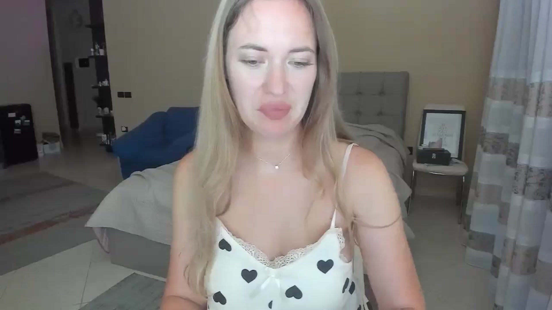 Gallery image thumbnail from SkySunFlower's myfreecams stream on, 06/04/2024, 18:17 image 10 of 20