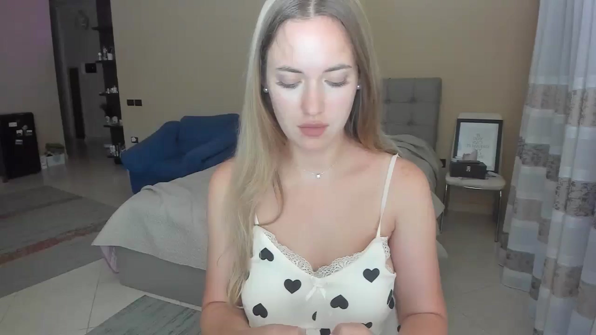 Gallery image thumbnail from SkySunFlower's myfreecams stream on, 06/04/2024, 18:17 image 11 of 20