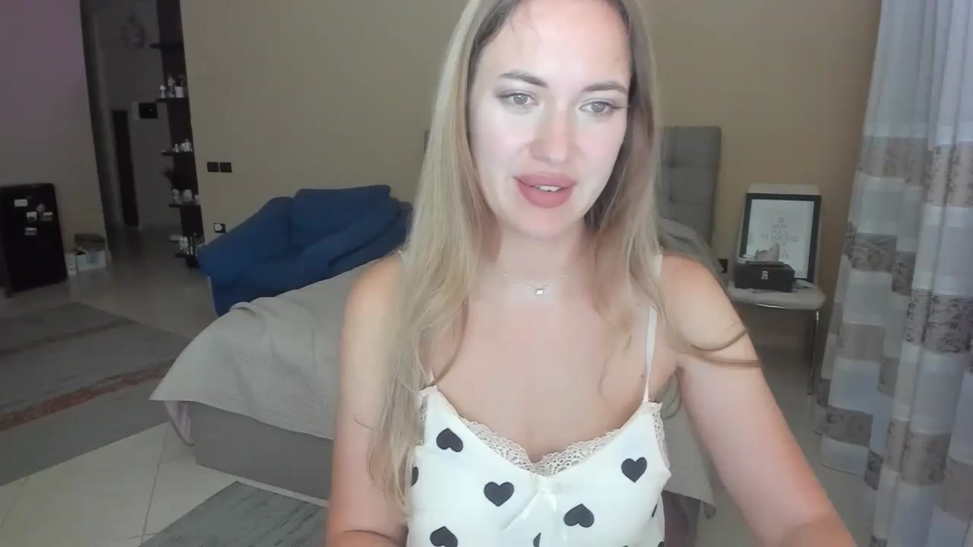 Gallery image thumbnail from SkySunFlower's myfreecams stream on, 06/04/2024, 18:17 image 8 of 20