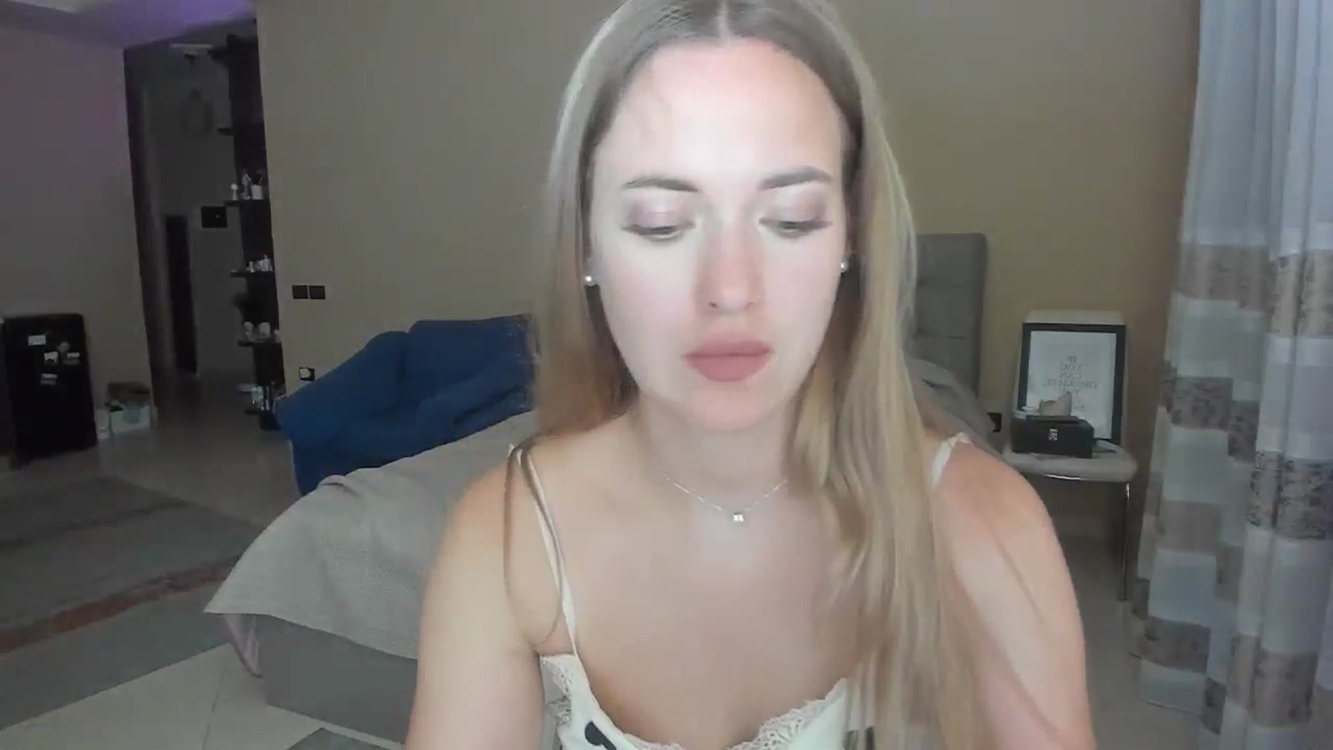 Gallery image thumbnail from SkySunFlower's myfreecams stream on, 06/04/2024, 18:17 image 13 of 20