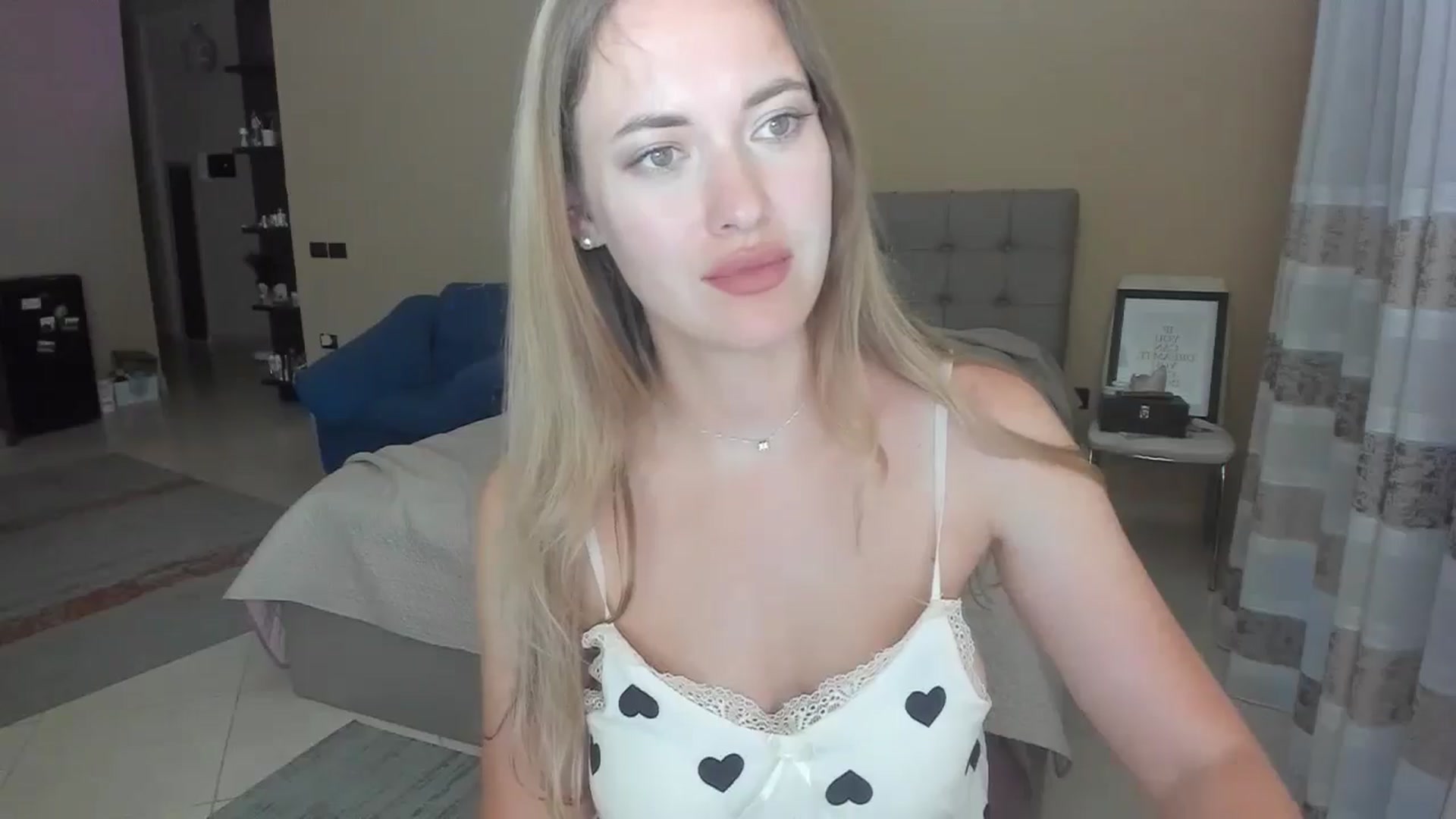 Gallery image thumbnail from SkySunFlower's myfreecams stream on, 06/04/2024, 18:17 image 7 of 20