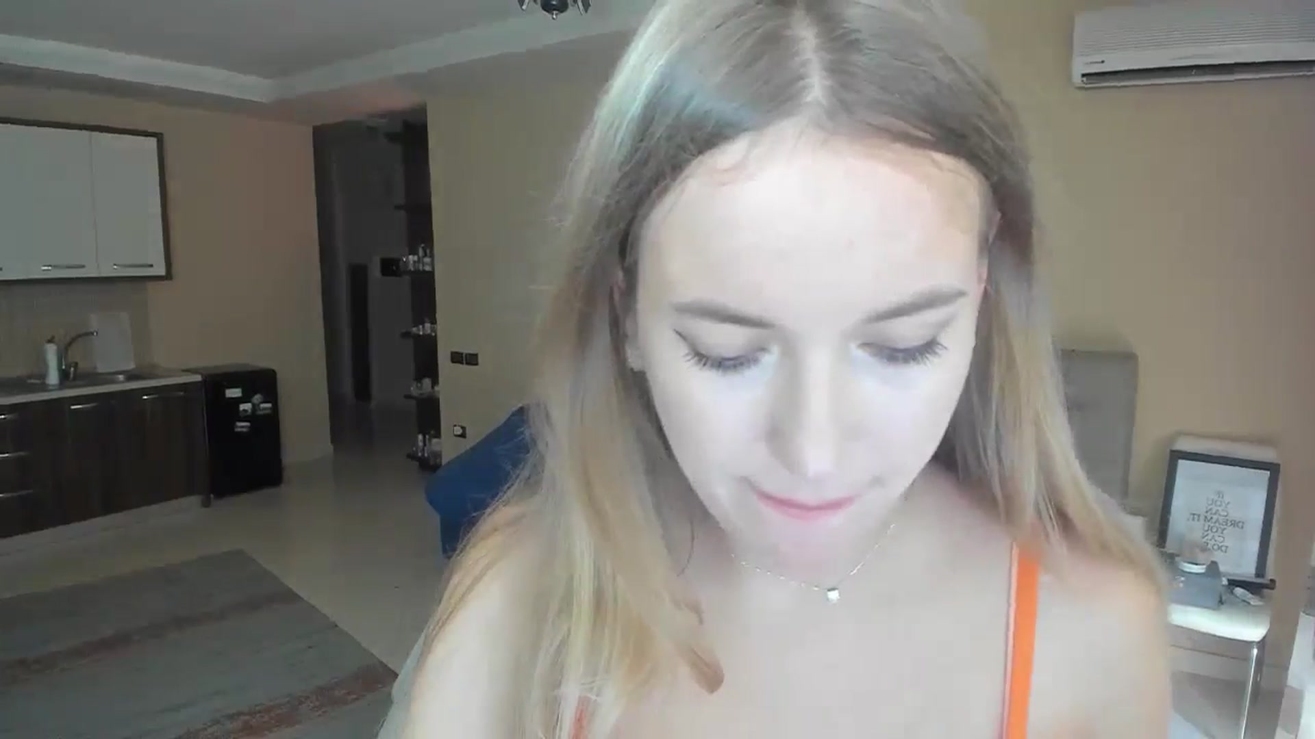 Gallery image thumbnail from SkySunFlower's myfreecams stream on, 06/16/2024, 15:03 image 13 of 20