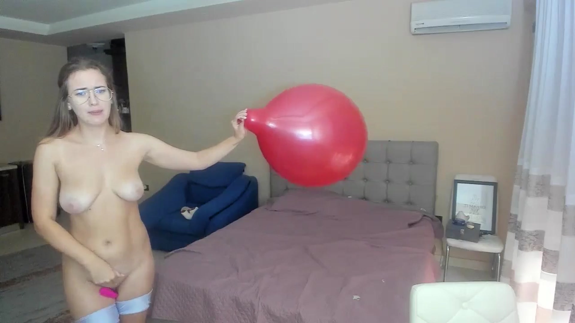 Gallery image thumbnail from SkySunFlower's myfreecams stream on, 07/17/2024, 18:10 image 5 of 20