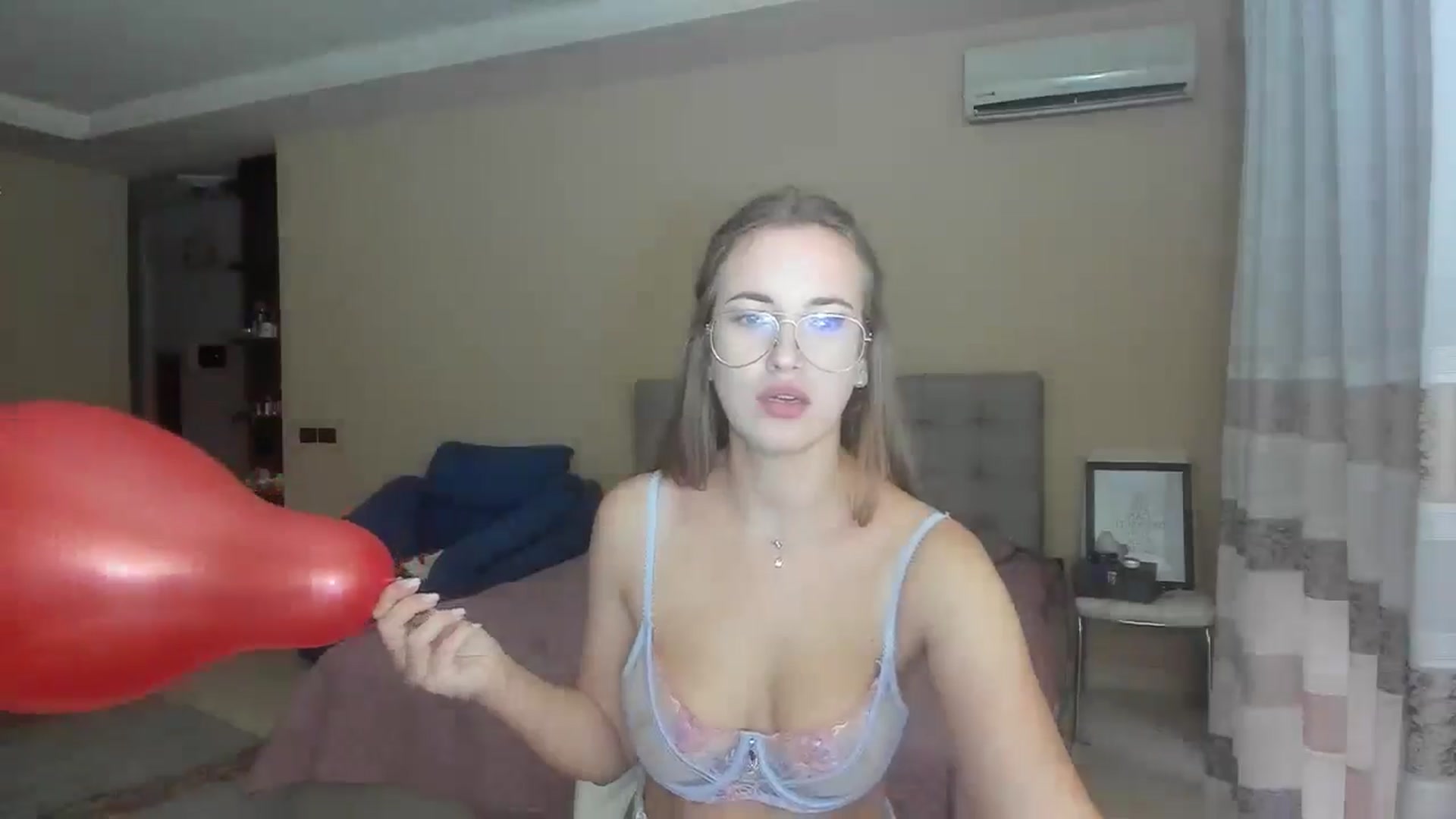 Gallery image thumbnail from SkySunFlower's myfreecams stream on, 07/17/2024, 18:10 image 13 of 20