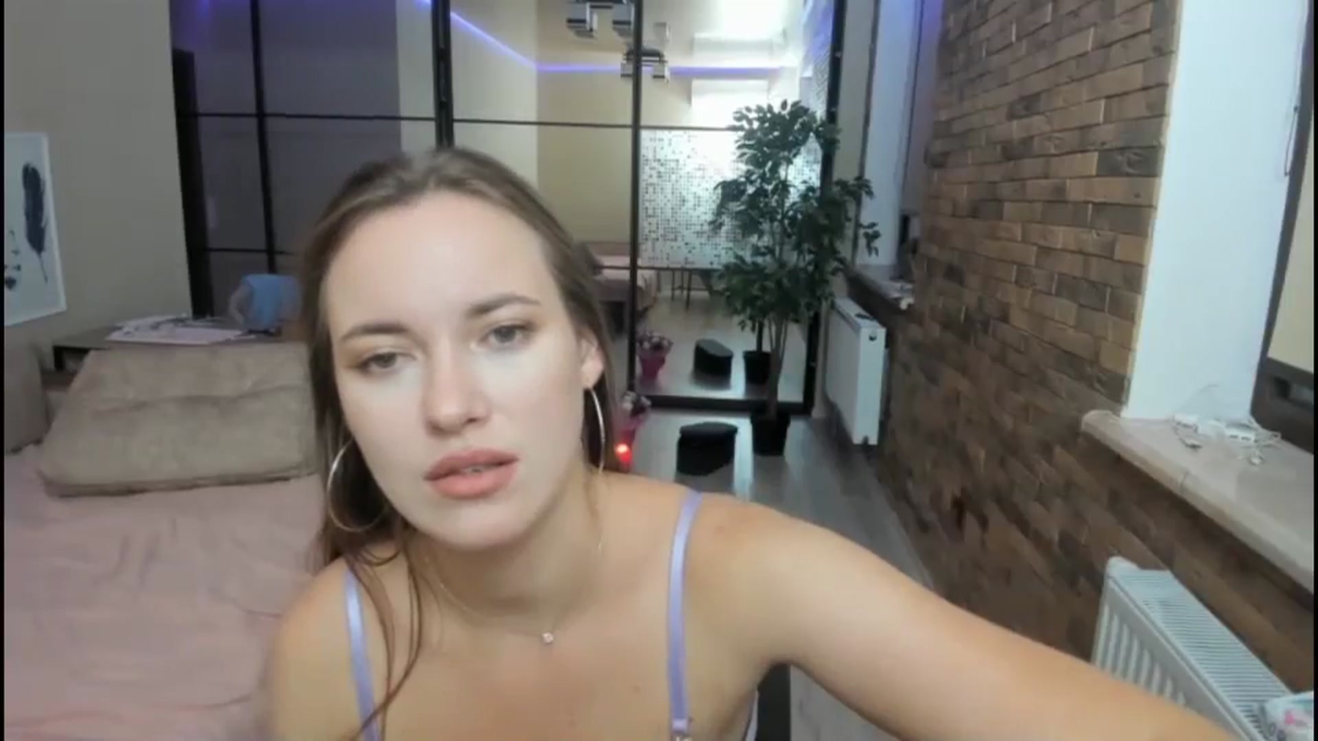 Gallery image thumbnail from SkySunFlower's myfreecams stream on, 08/16/2024, 19:11 image 12 of 20