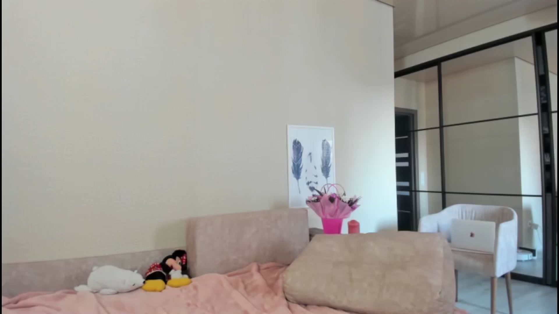 Gallery image thumbnail from SkySunFlower's myfreecams stream on, 08/18/2024, 13:20 image 17 of 20