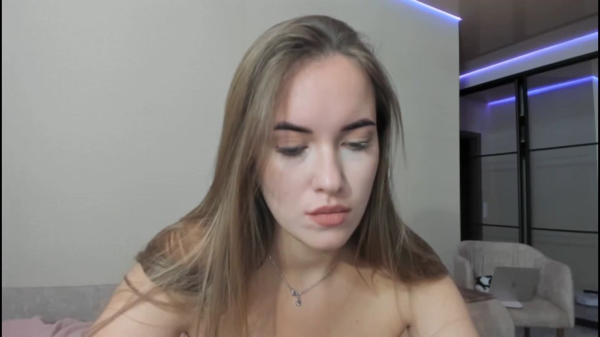 Gallery image thumbnail from SkySunFlower's myfreecams stream on, 08/22/2024, 24:15 image 19 of 20